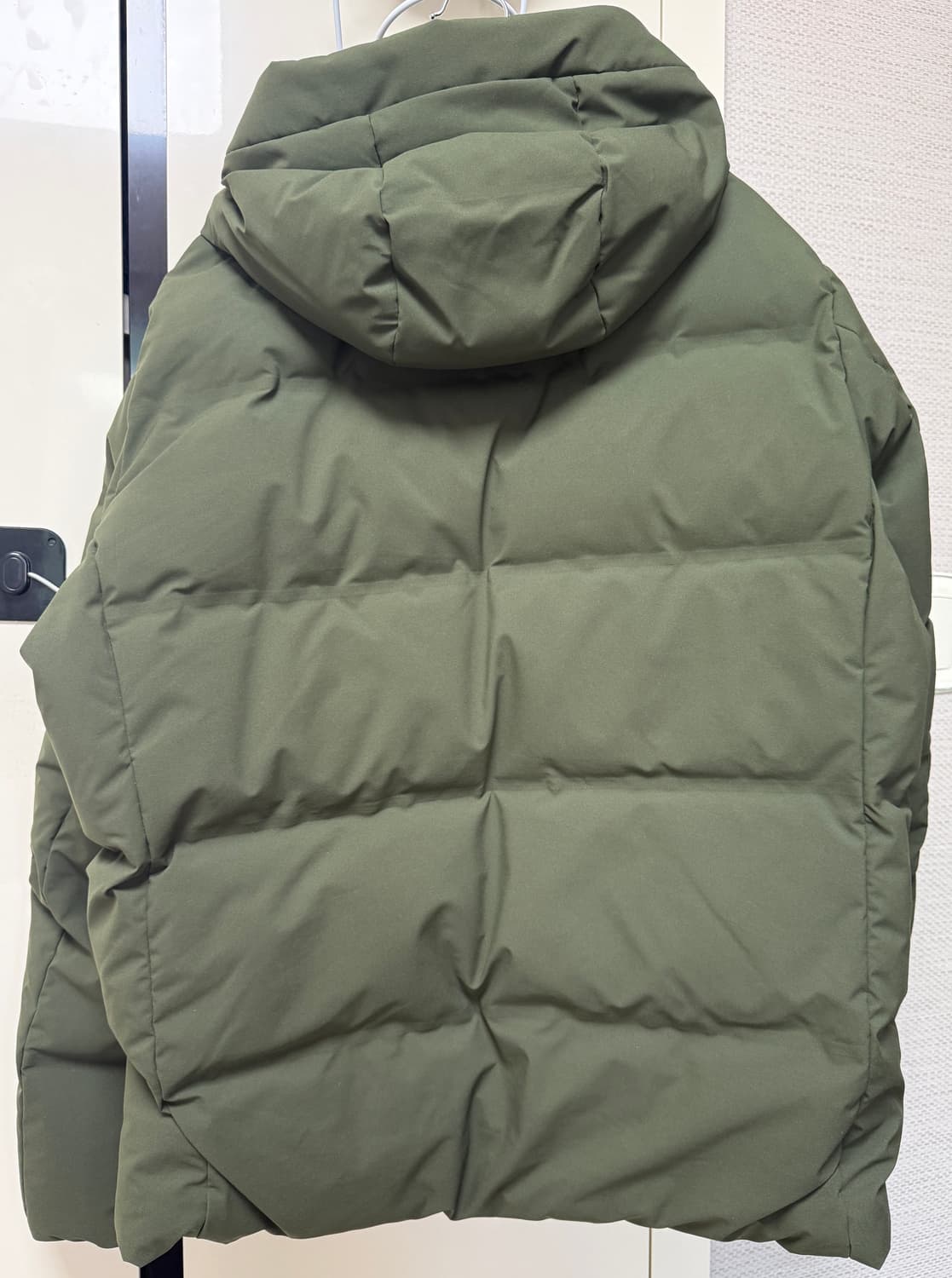 유니클로 심리스 다운 파카 카키 상품이미지2