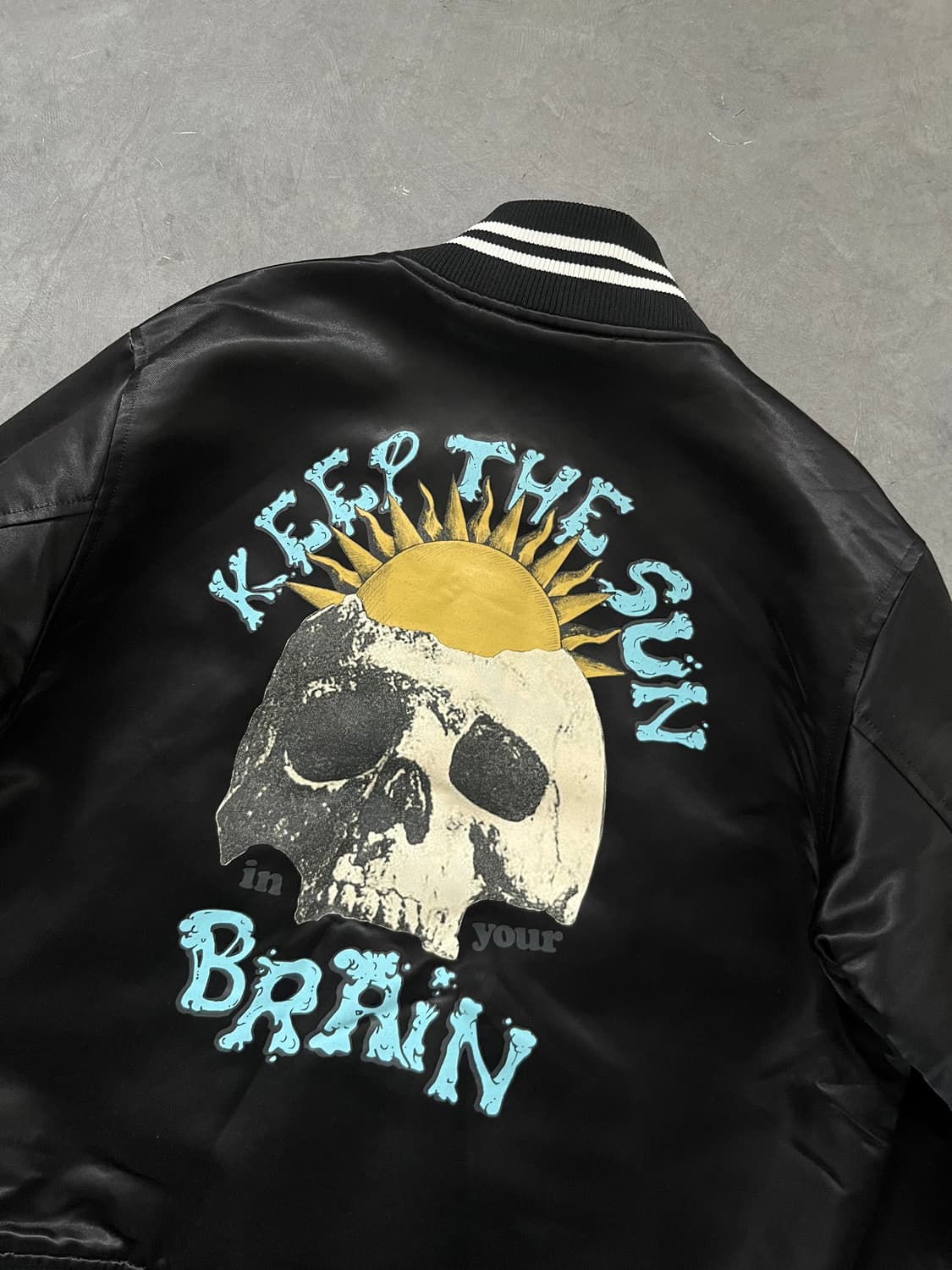 Undercover 언더커버 블랙 그래픽 봄버 자켓 상품이미지9