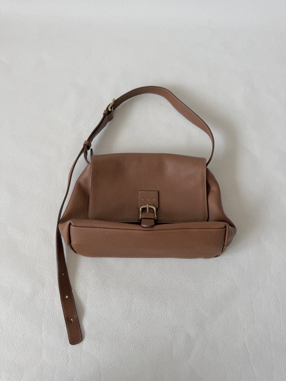 투에투아(TU ET TOI) 레더 크로스백 상품이미지4