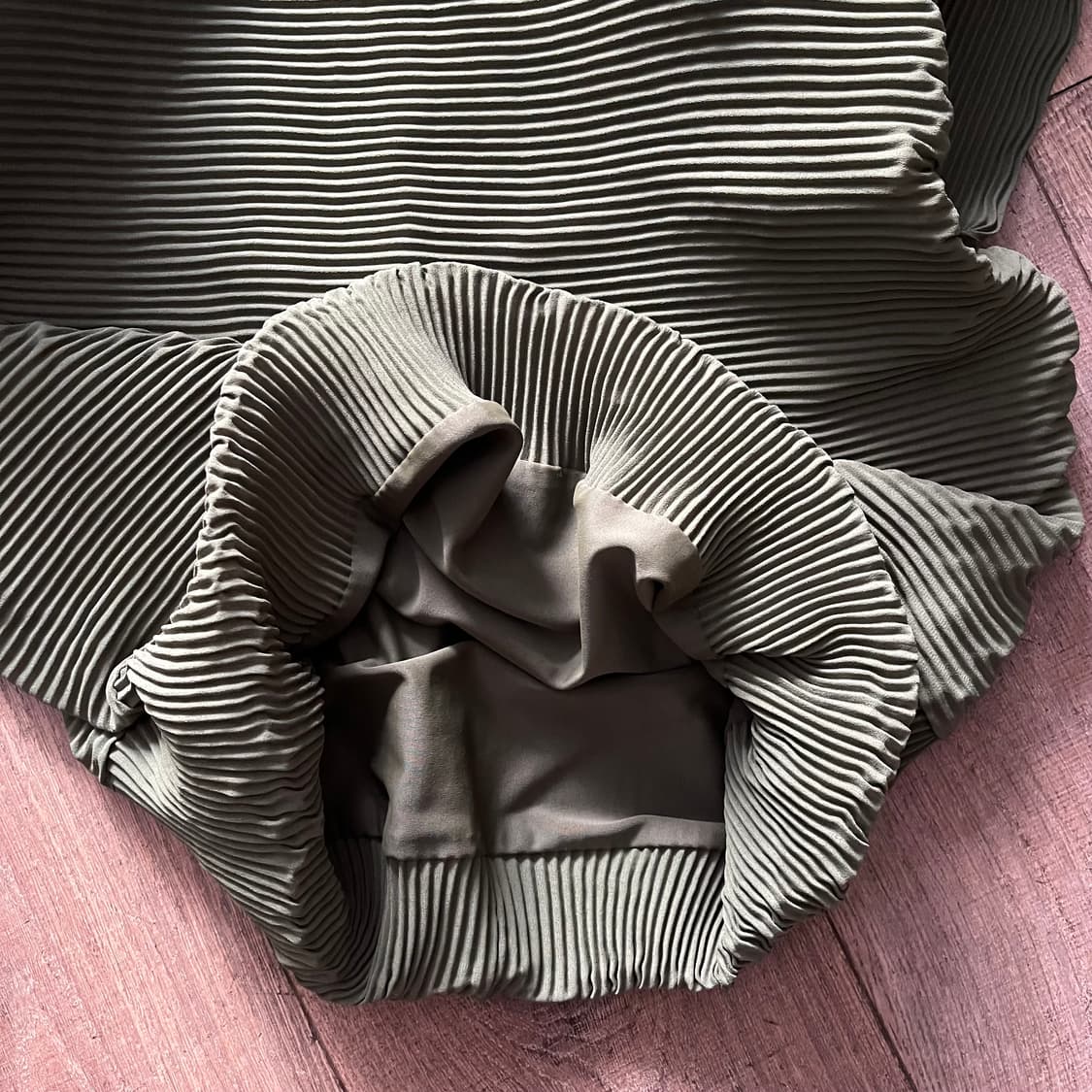 Khaki Pleats Transformed Blouse  상품이미지8
