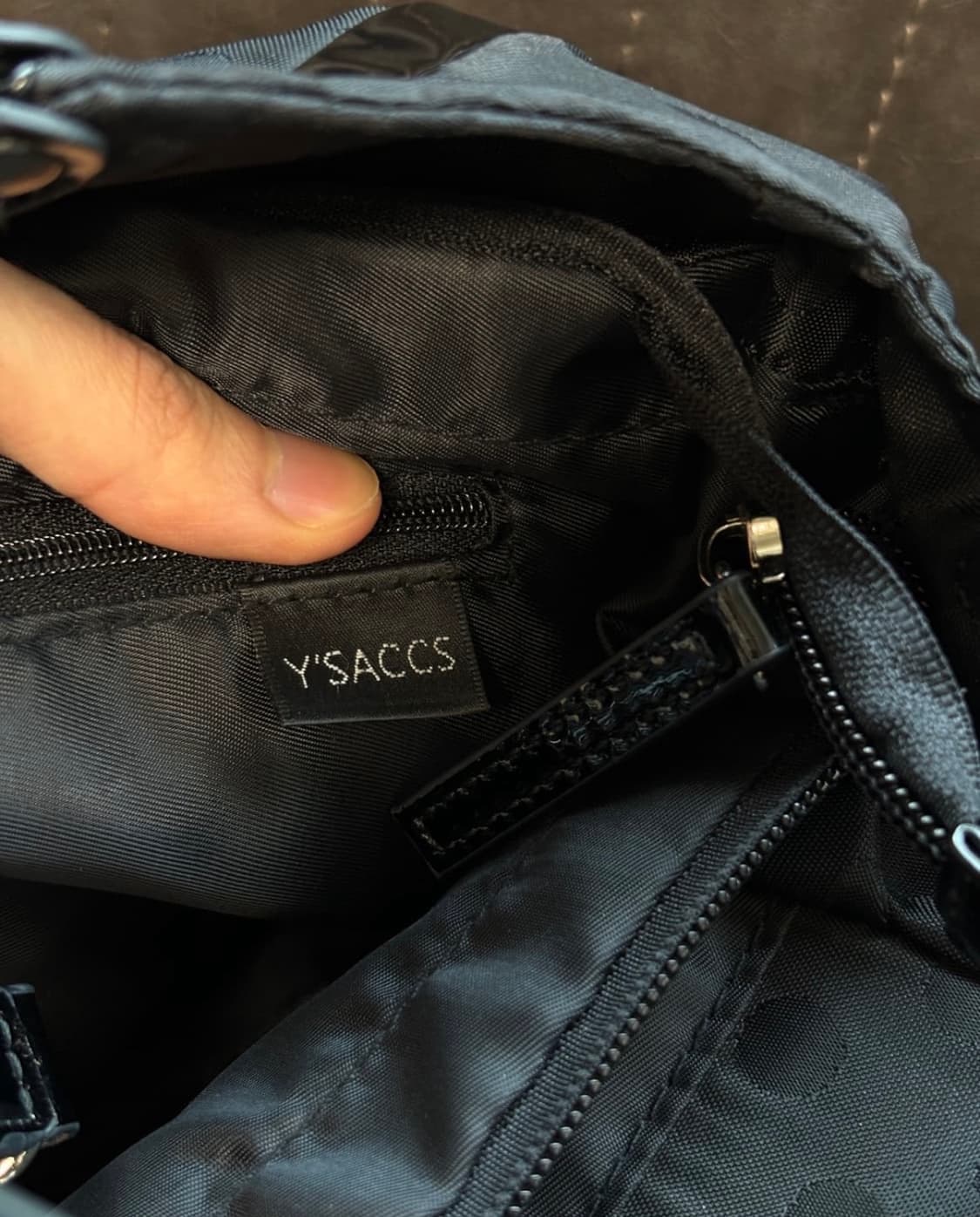 Y’saccs 블랙 도트백 상품이미지4