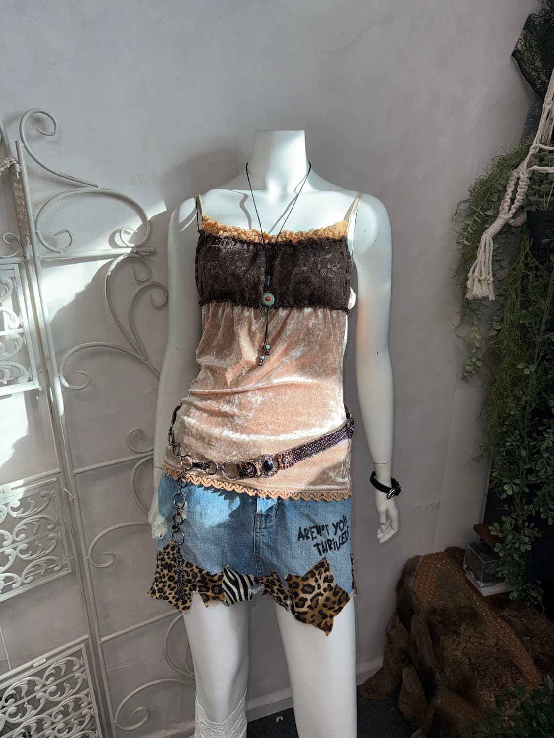 Beige brown ethnic velvet lace 슬리브리스 상품이미지5