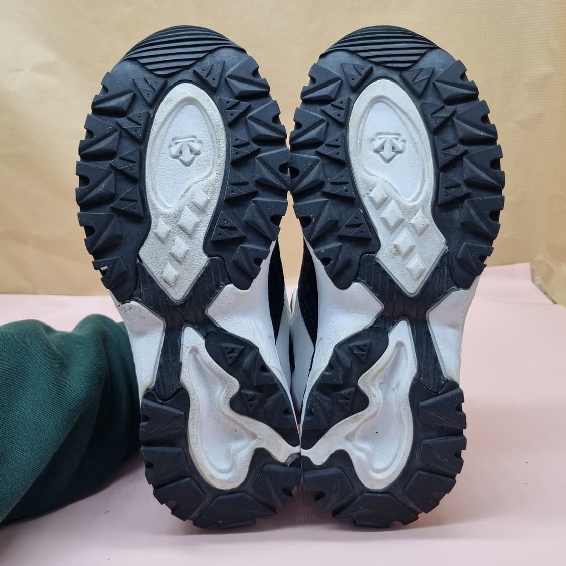 데상트 터보고스트 운동화 250 상품이미지3