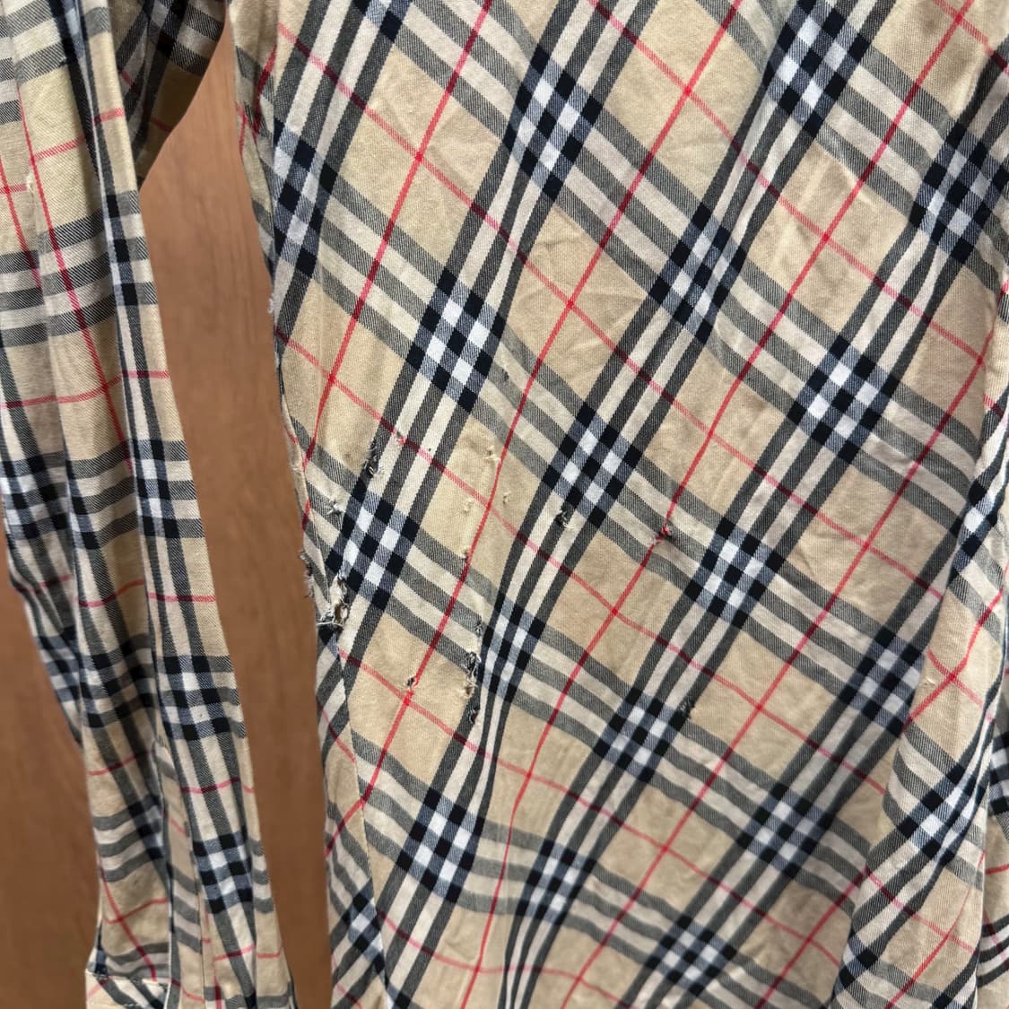 버버리 런던 코튼 셔츠 노바 체크 패턴 로고 자수 디테일 슬림핏 베이지 상품이미지8
