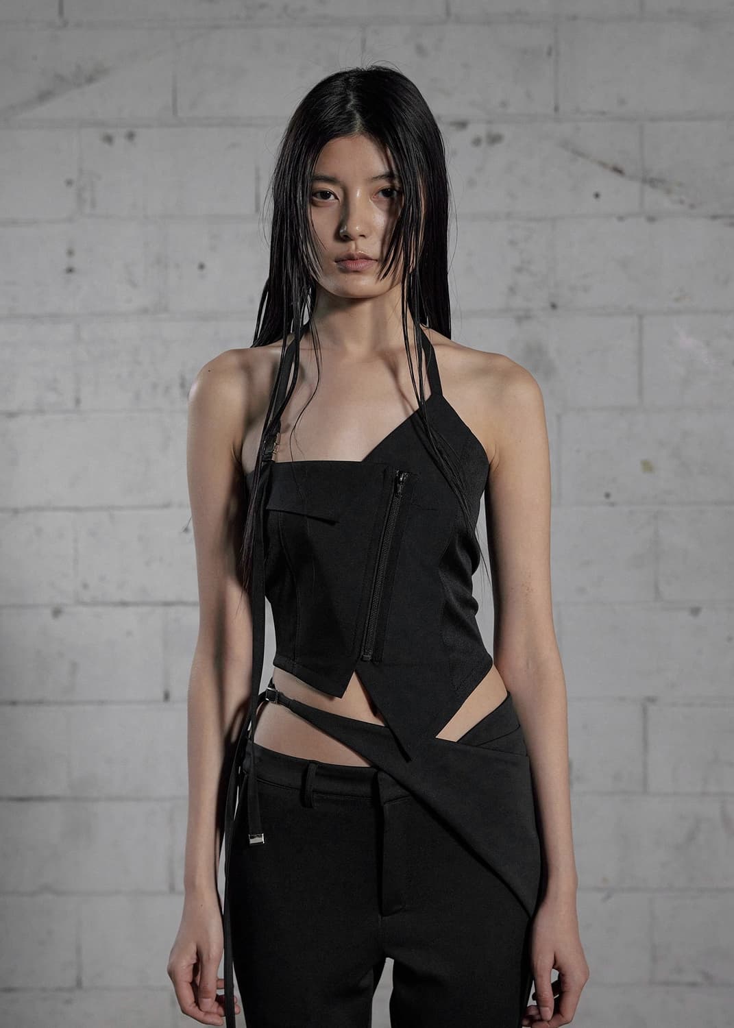 보헤미안서울 UNBALANCED HALTER VEST 상품이미지1