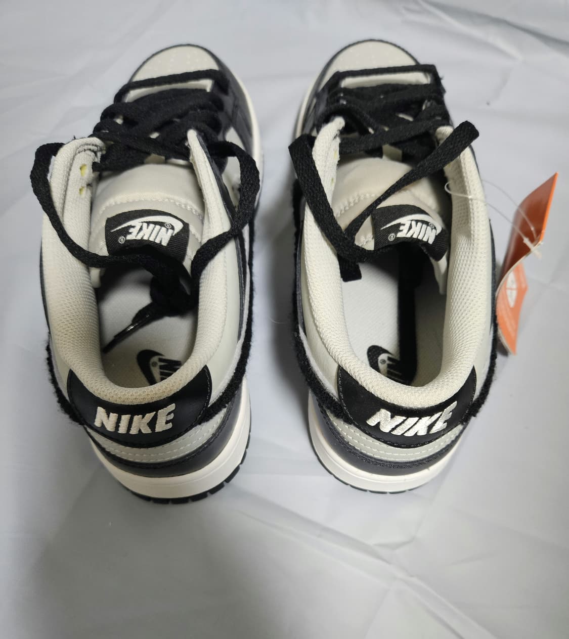 나이키 덩크 로우 "셰닐 스우시 블랙 그레이" 상품이미지2