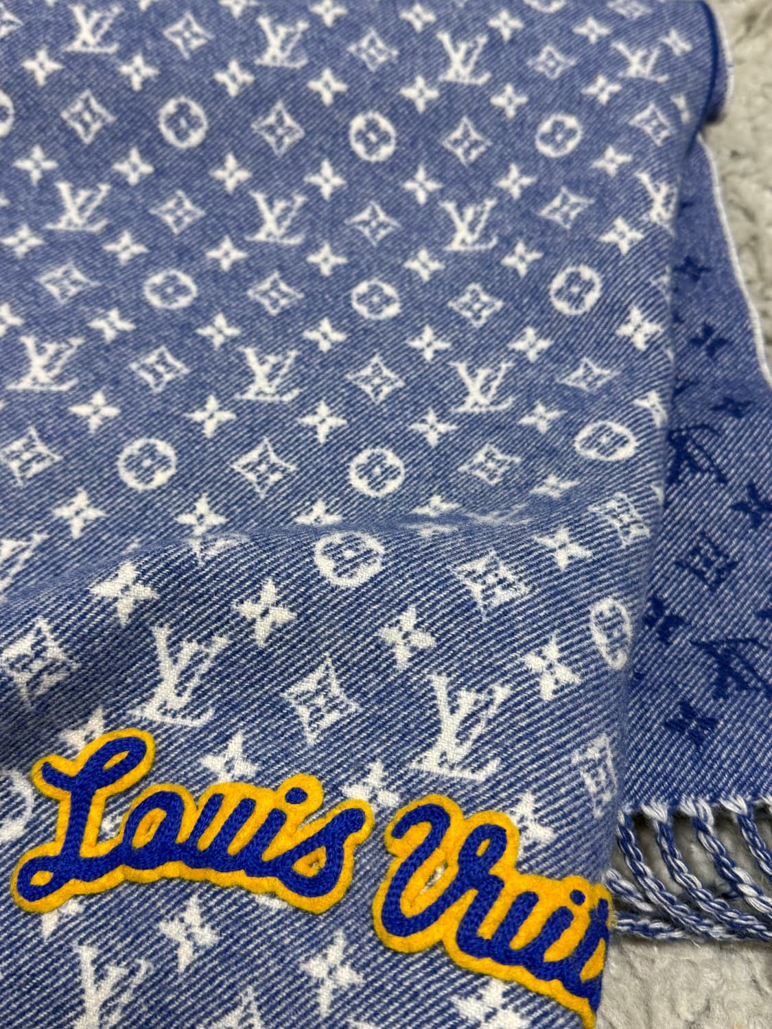[정품] 루이비통 데님벨리쉬드 시티 스카프 머플러 상품이미지5