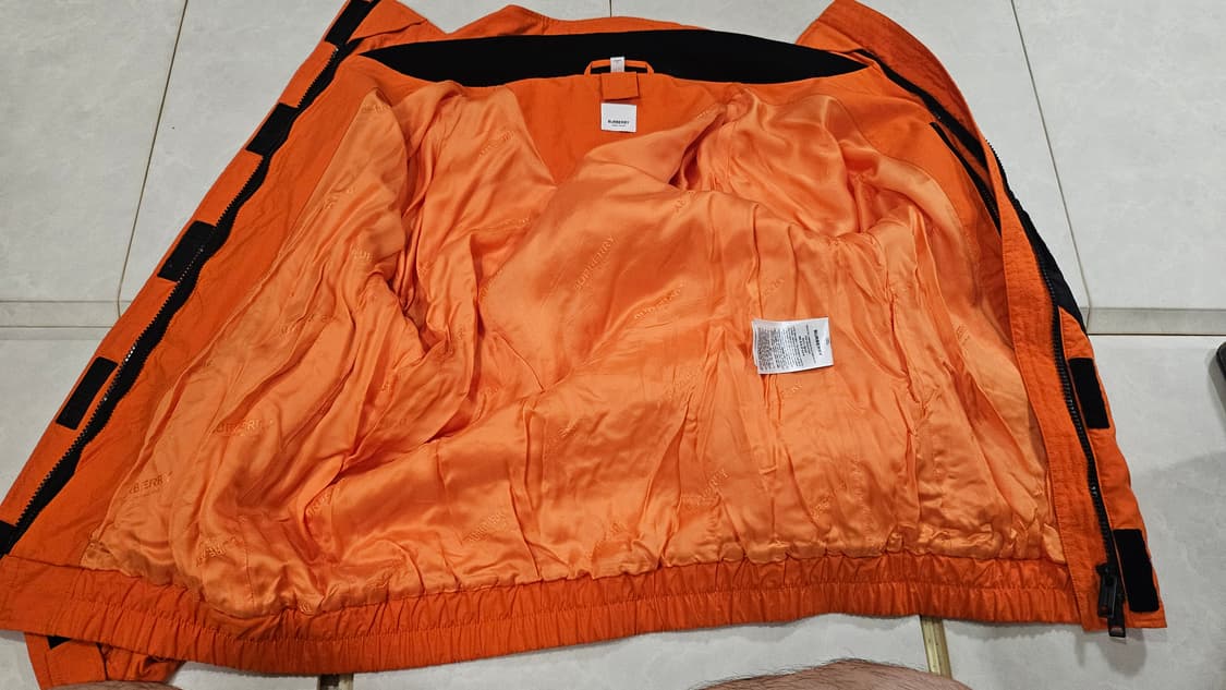 [44(105)] 버버리 오렌지 크로스 나일론 집업 자켓 상품이미지7