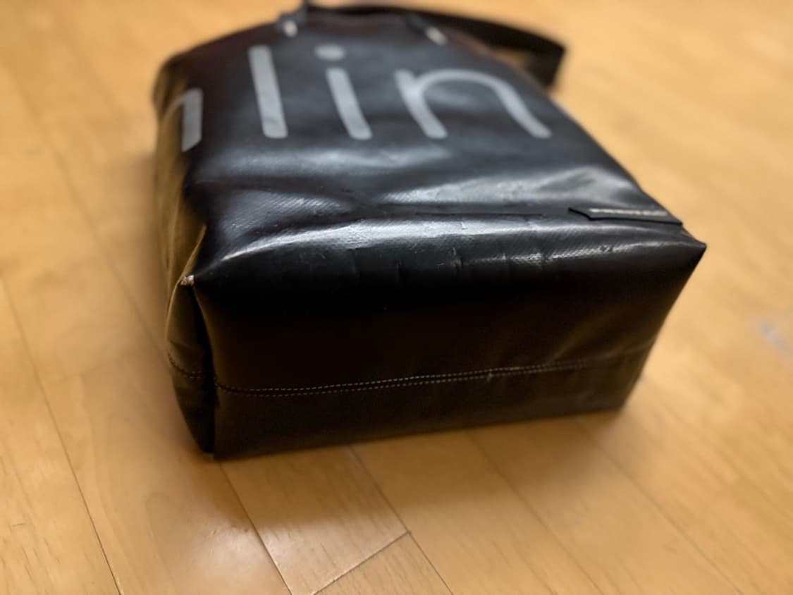 [프라이탁] 밥 블랙 베이스 화이트 전사 토트백 (F203 BOB) 상품이미지3