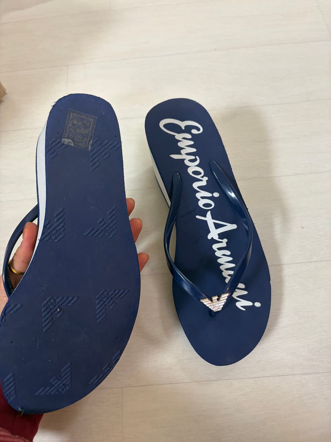 엠포리오 아르마니 쪼리 230 정품 상품이미지3