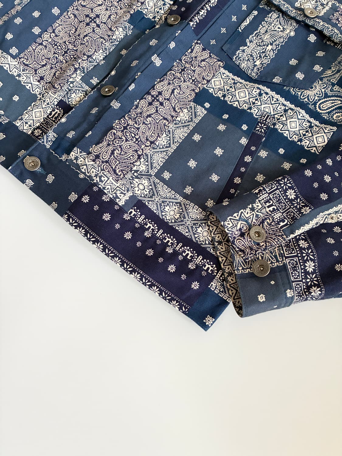 프리즘웍스 페이즐리 반다나 트러커 자켓 상품이미지5