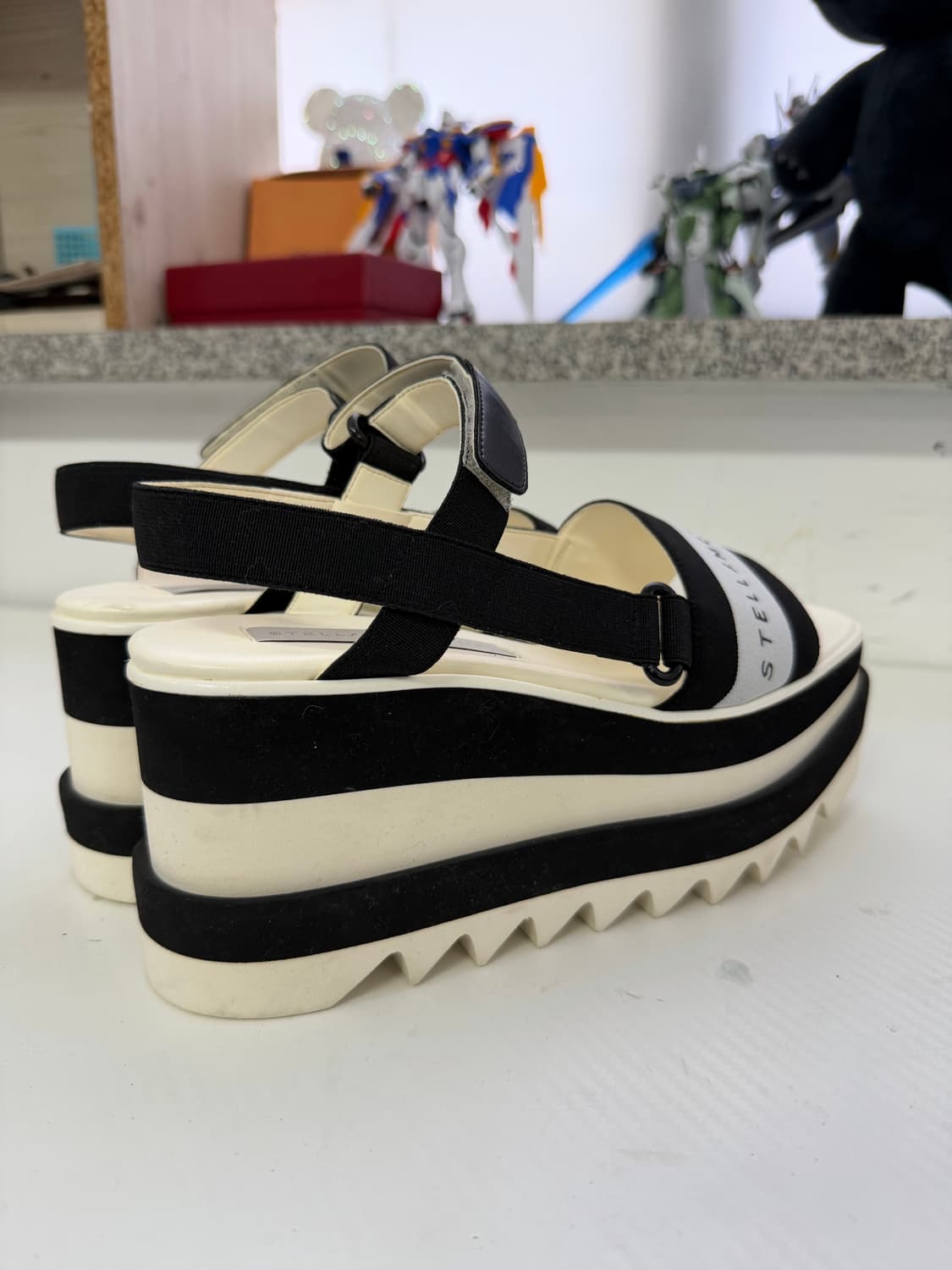정품) 스텔라맥카트니 블랙 스트랩 샌들 플랫폼 37.5 상품이미지4