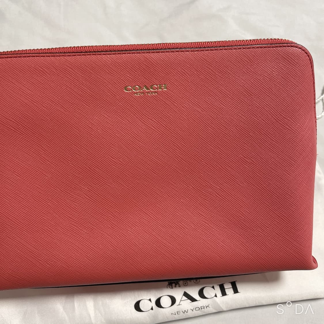코치 미니 파우치 코랄 상품이미지2