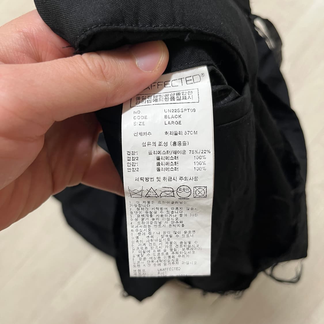 [L]언어펙티드 로우 엣지 컷 팬츠 블랙 크리즈 상품이미지5