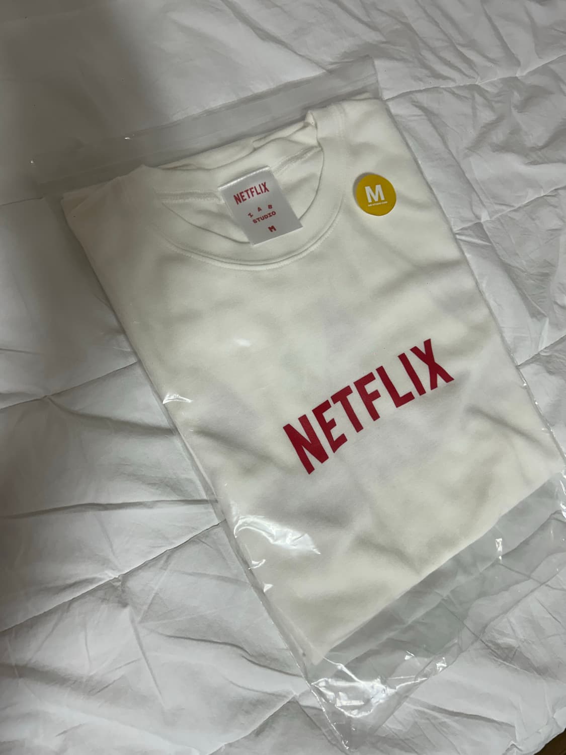 아이앱 스튜디오 x 넷플릭스 숏슬리브 티셔츠 화이트 M 상품이미지3