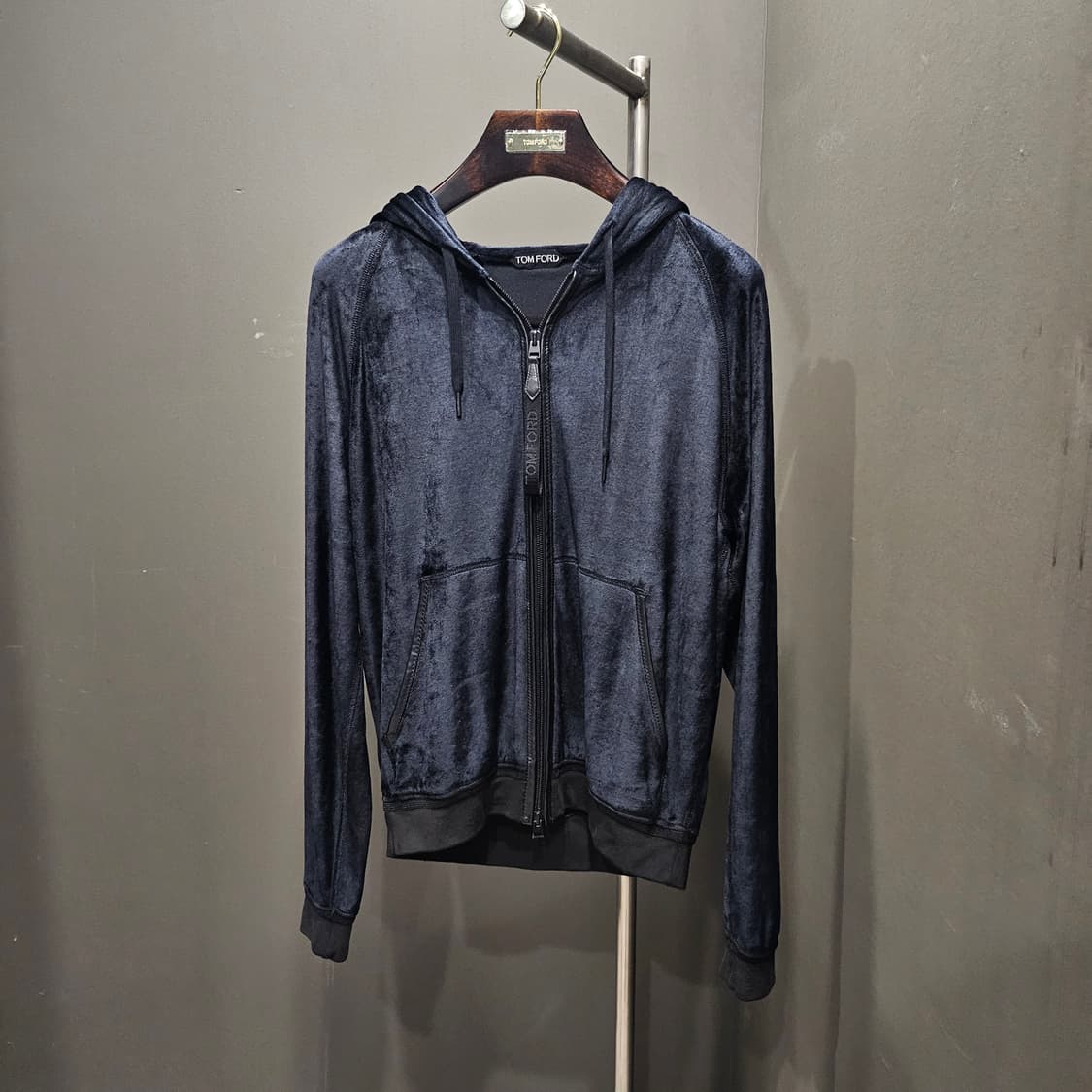 톰포드 벨루어 벨벳 레더트림 트레이닝 셋업 상품이미지1