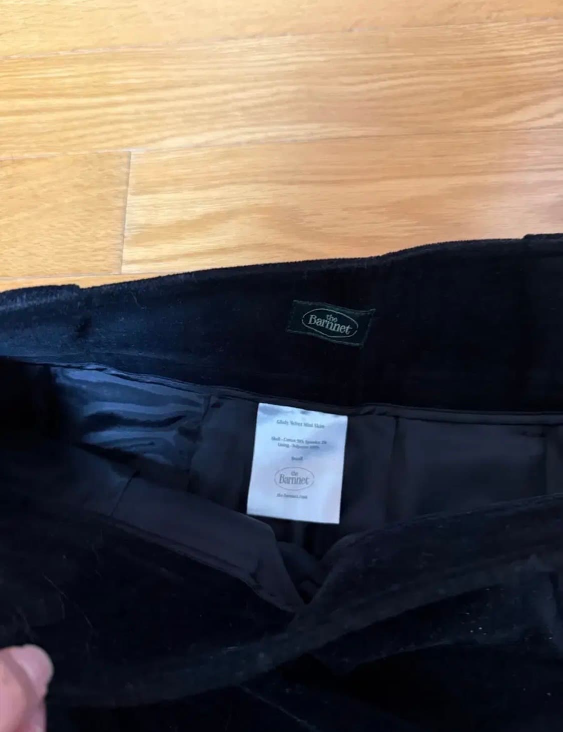 더바넷 블랙 색상의 벨벳 스커트 S 상품이미지4