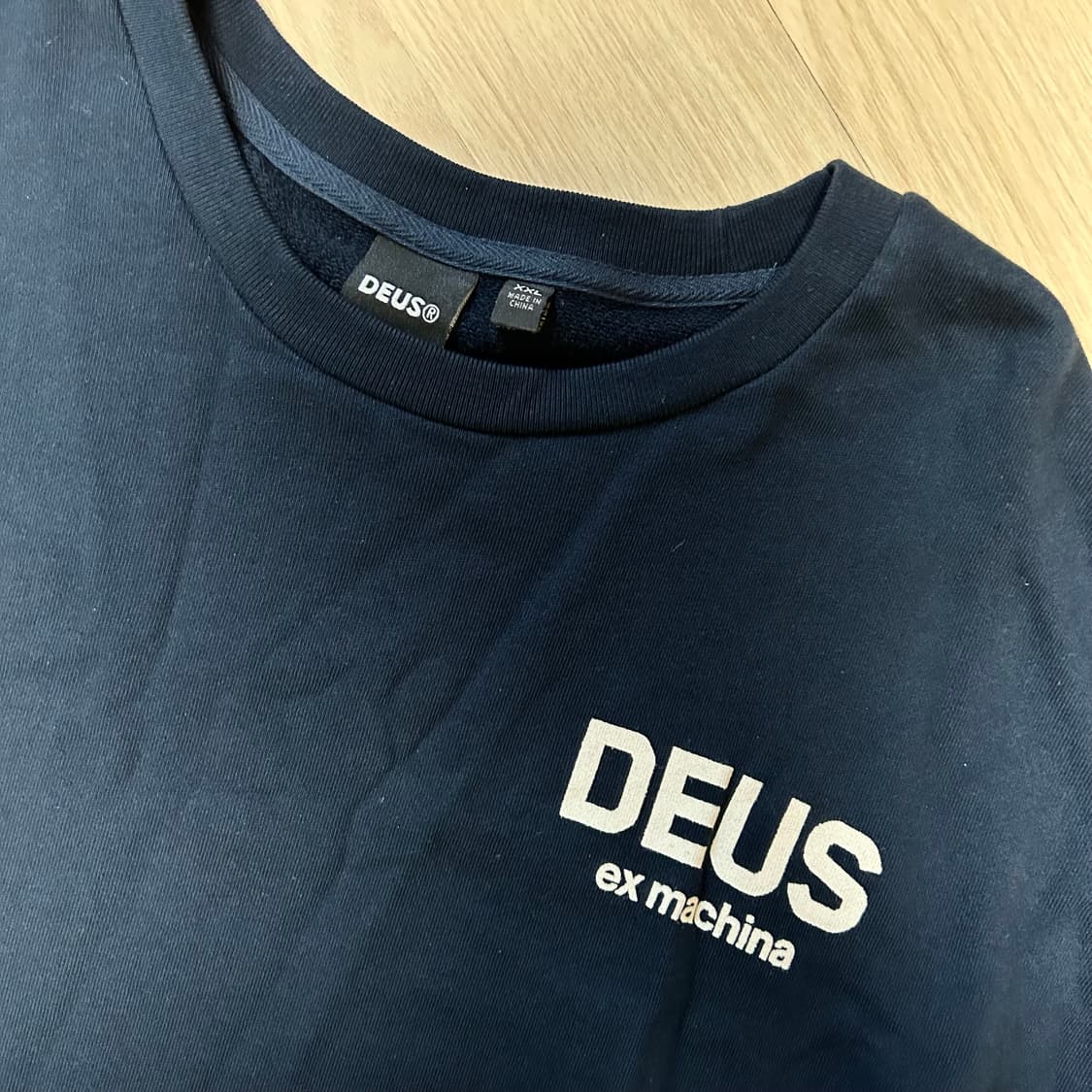 데우스 엑스 마키나 네이비 맨투맨 상품이미지4