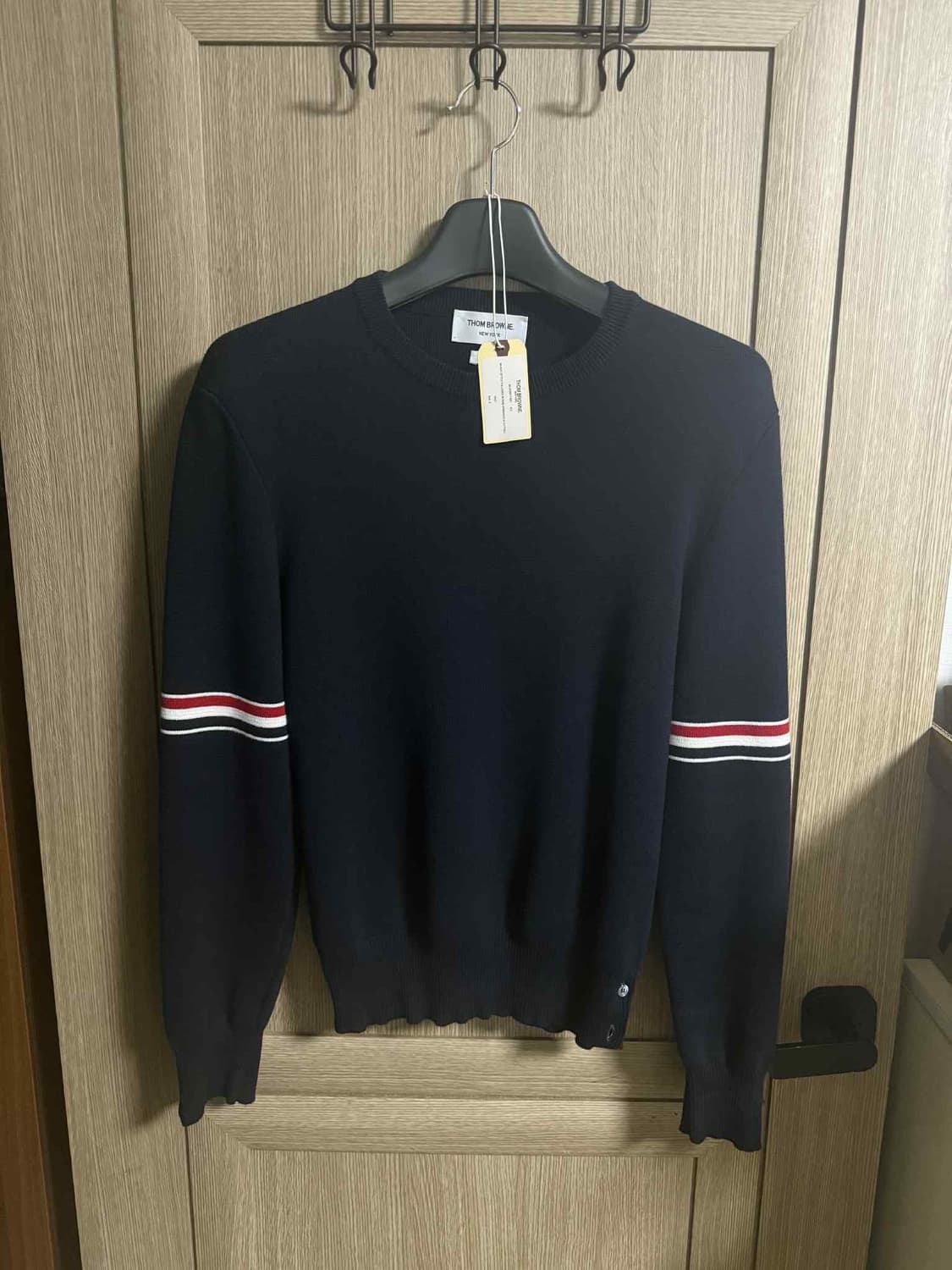 톰브라운 밀라노스티치 암밴드 니트 네이비 2 상품이미지1