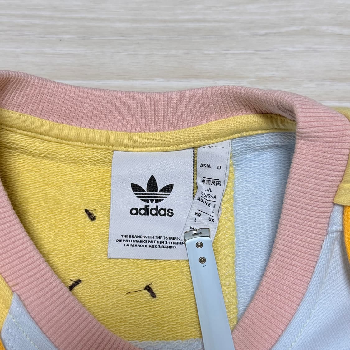 Adidas 아디다스  자수 스웻셔츠 HC0348 상품이미지4