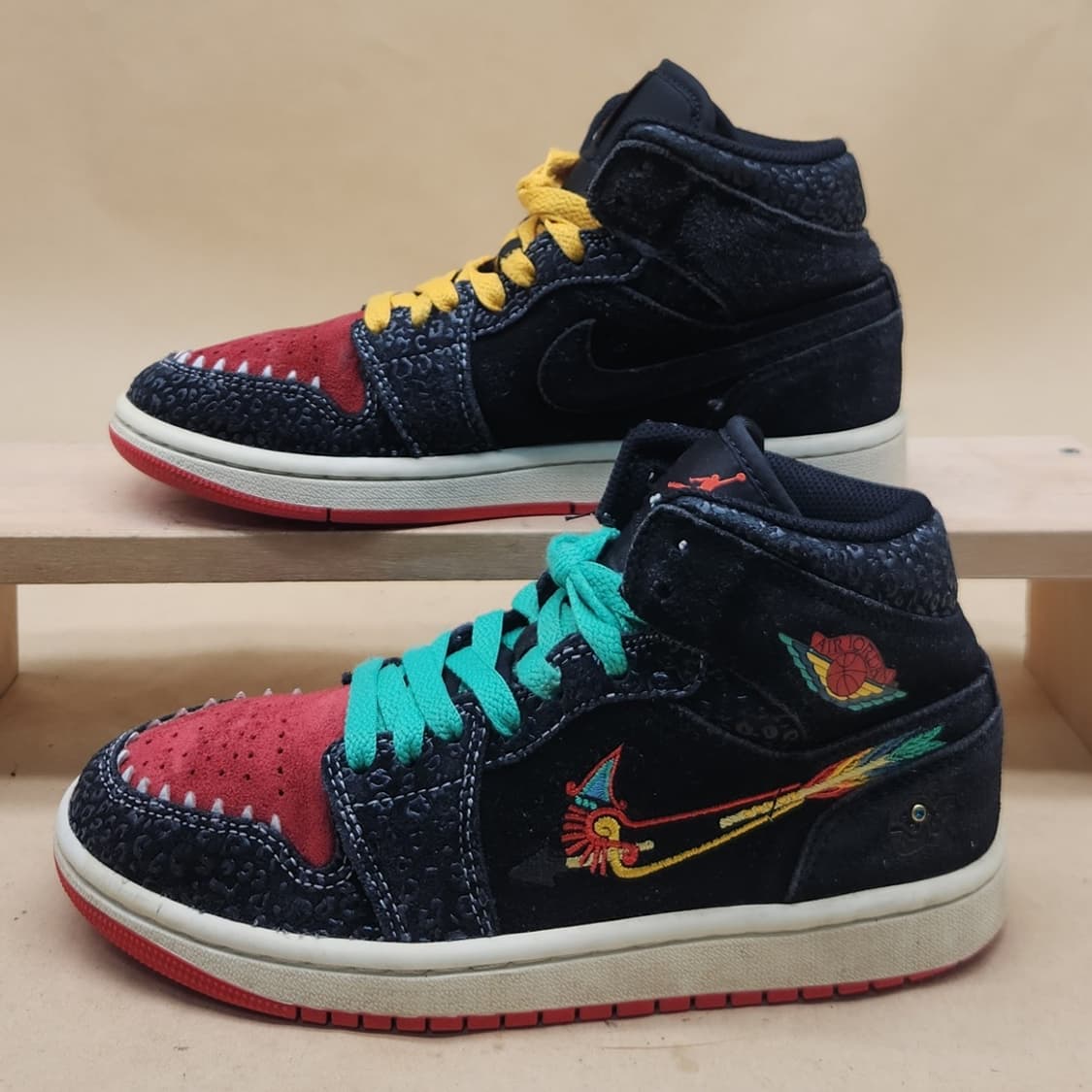 나이키 조던1 미드 SE 씨엠프레 파밀리아 미드235 상품이미지1