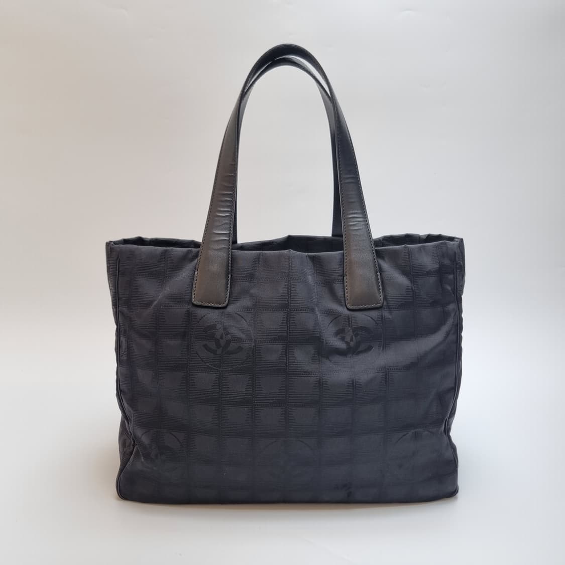 샤넬 CHANEL 뉴트래블라인 CC로고 쇼퍼백 토트백 (최상급, 핸드백) 상품이미지4