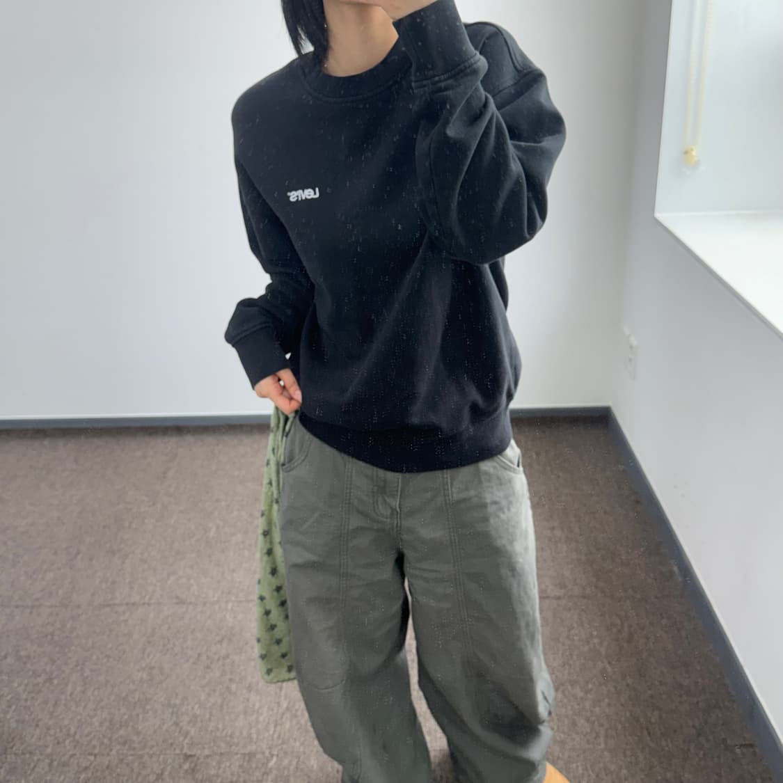 Levis 리바이스 스몰로고 블랙 맨투맨 상품이미지2