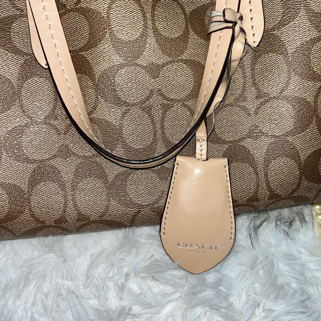 Coach 브라운 라운드 크로스백 상품이미지3