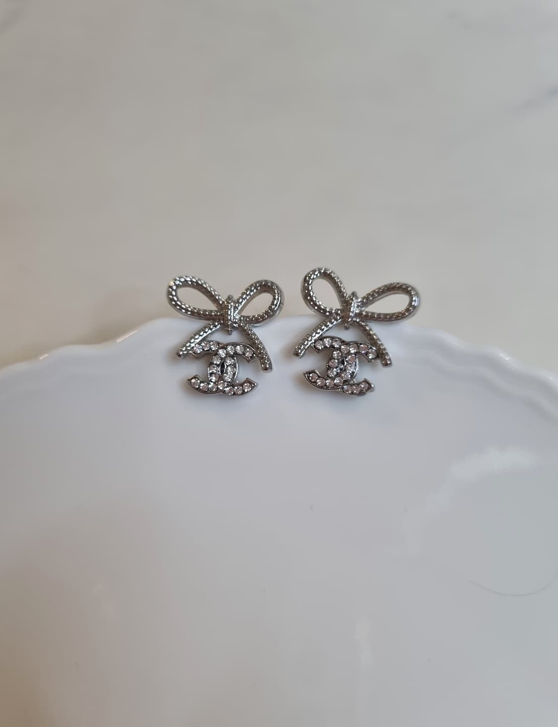 샤넬 업사이클링 은장 리본 귀걸이 상품이미지2