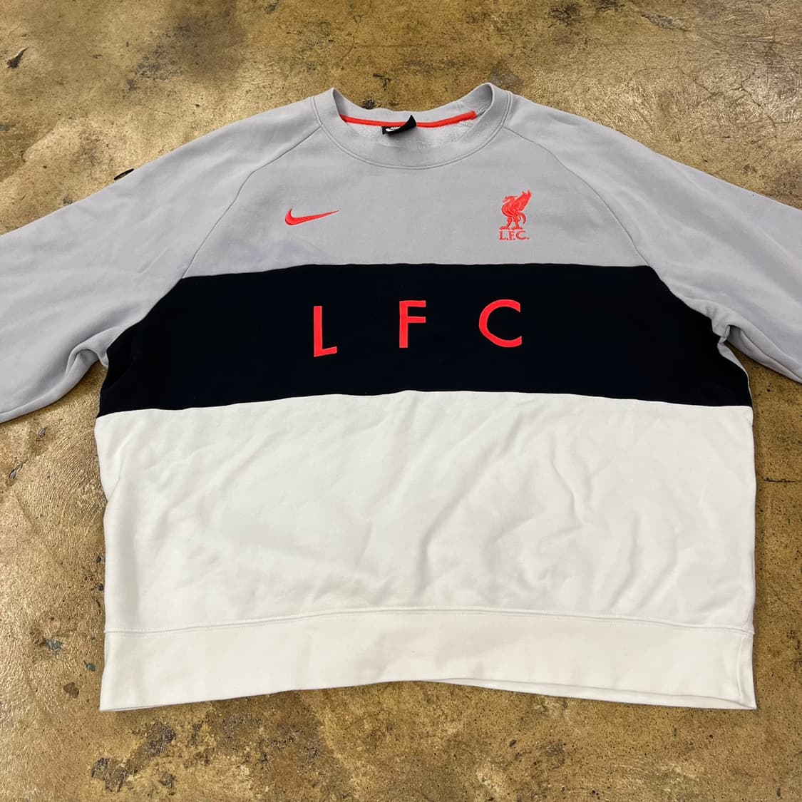 나이키 리버풀 맨투맨 상품이미지3
