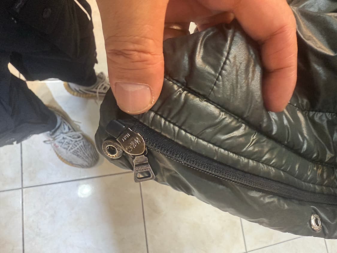 52/100 정품 프라다 경량패딩 팝니다 상품이미지6