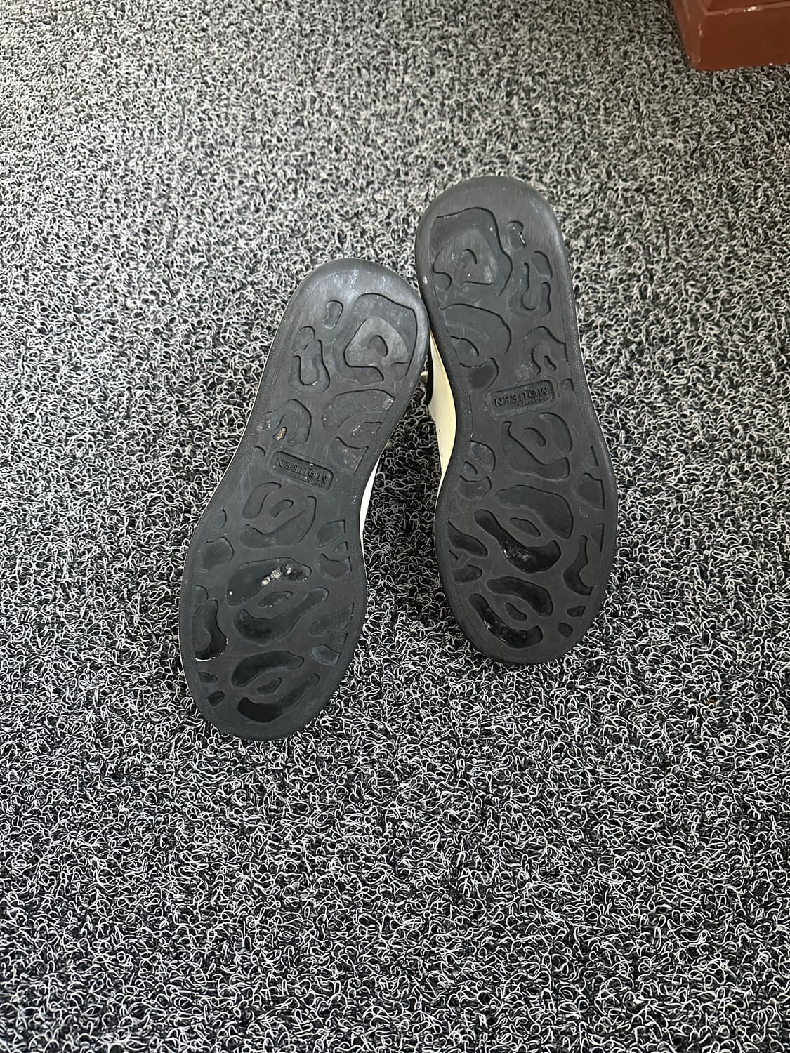 알렉산더 맥퀸 스터드 오버솔 스니커즈 39/240 상품이미지5