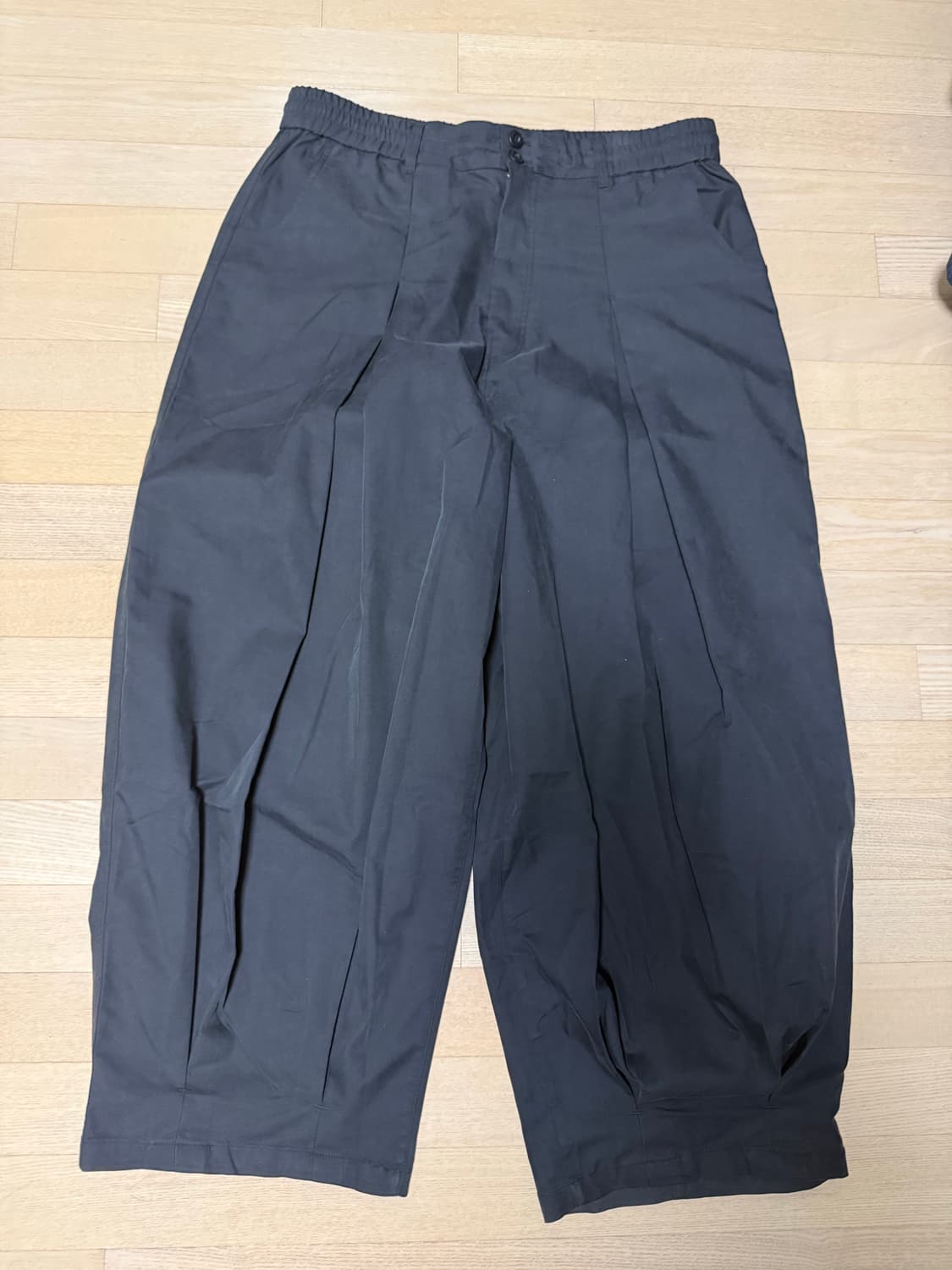 앵글런 Unbalance Long Tuck Balloon Pants 상품이미지1