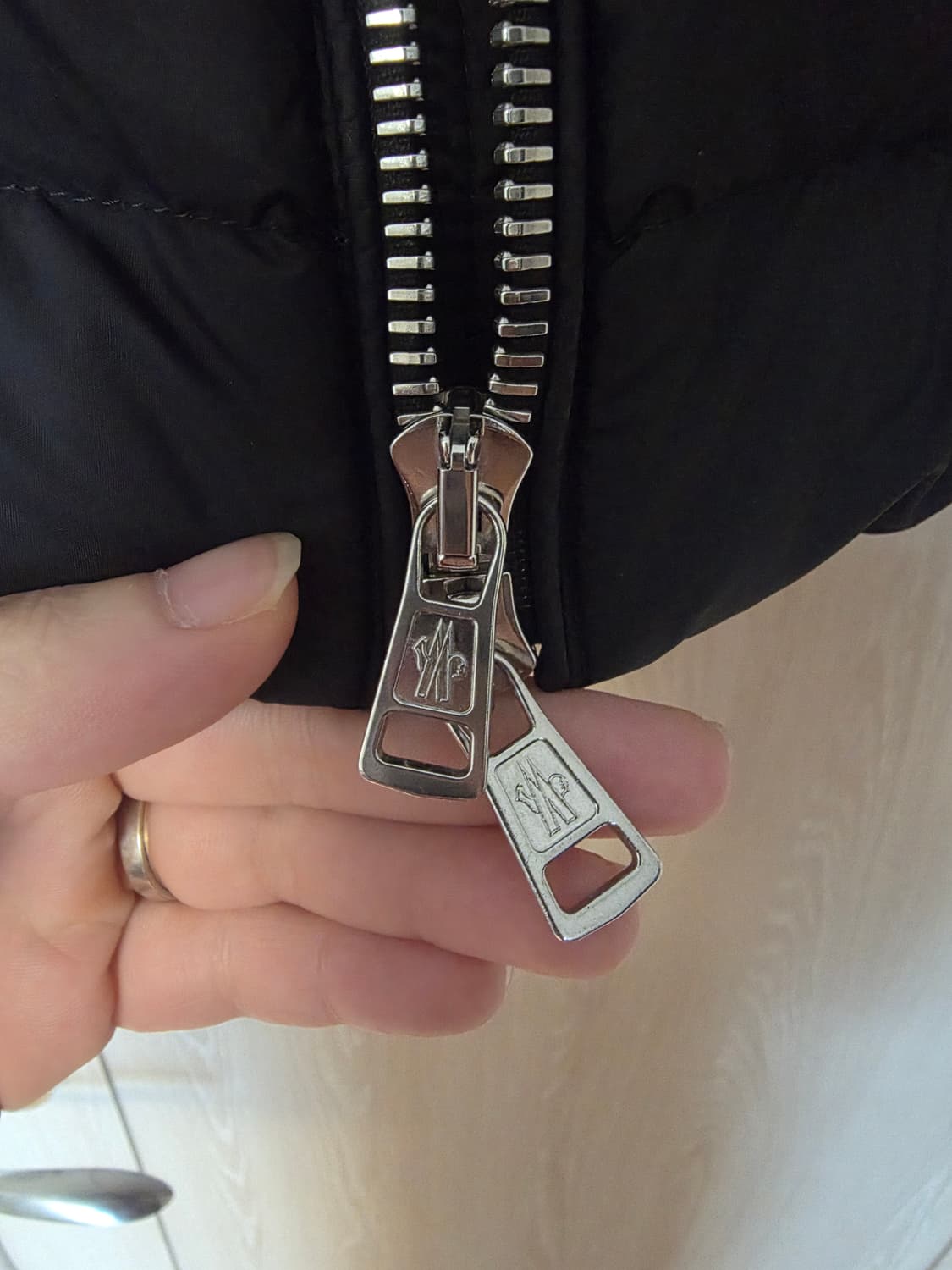 [23년] 몽클레어 아미오 경량 바이크 다운 패딩 3사이즈 상품이미지5