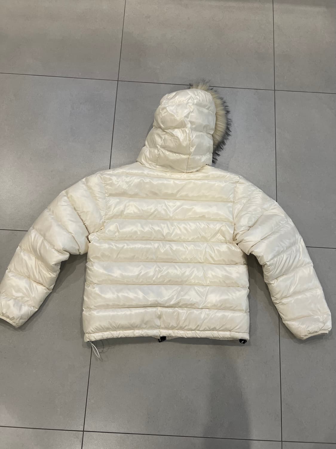 빔즈 퓨처 아카이브 울프죠 경량패딩 화이트 s 상품이미지4