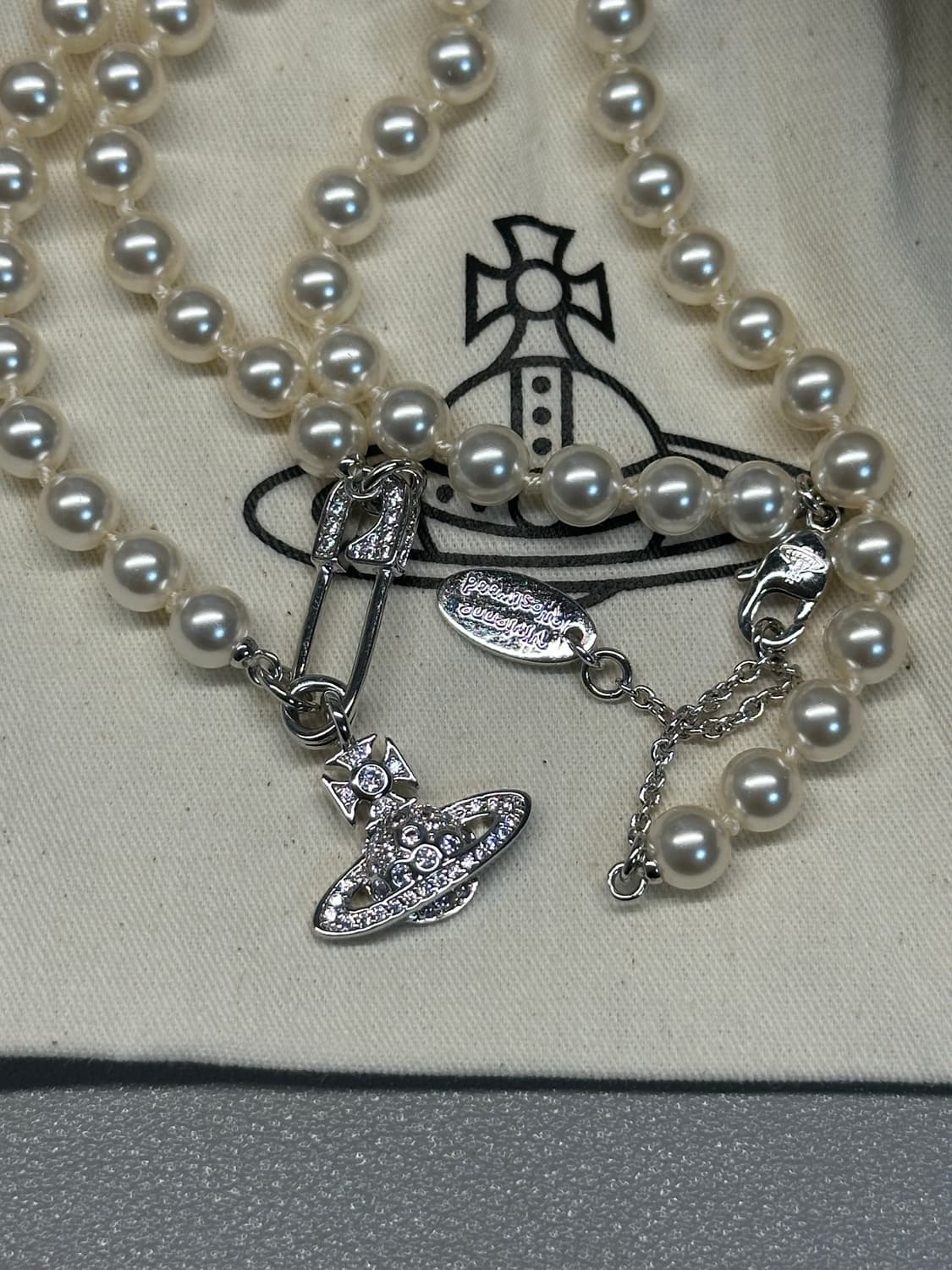 비비안웨스트우드 루크리즈 펄 세이프티핀 목걸이 상품이미지2