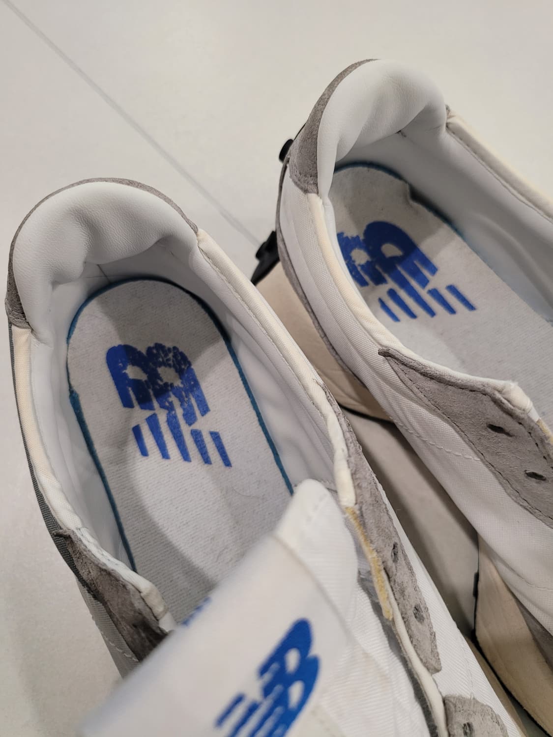 275] 어떤 옷에도 찰떡, 뉴발란스 327 그레이 보냅니다. 
 상품이미지7