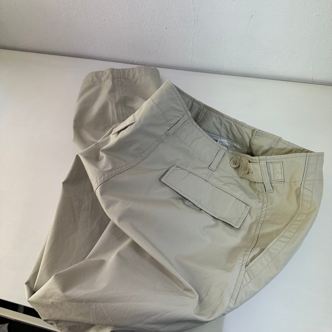 30-31 유니클로 아이보리 세미와이드 파라슈트팬츠 상품이미지2