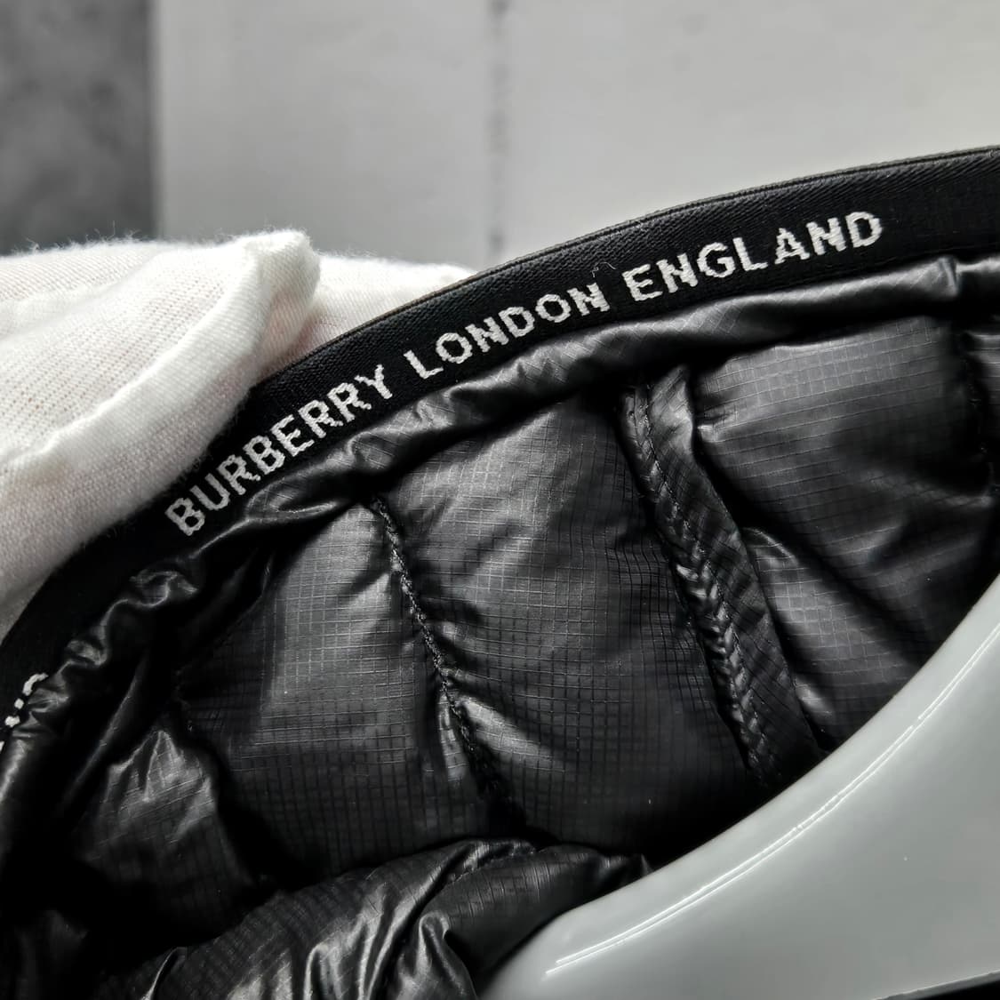 버버리 로고 경량패딩 조끼패딩 XXL 상품이미지3