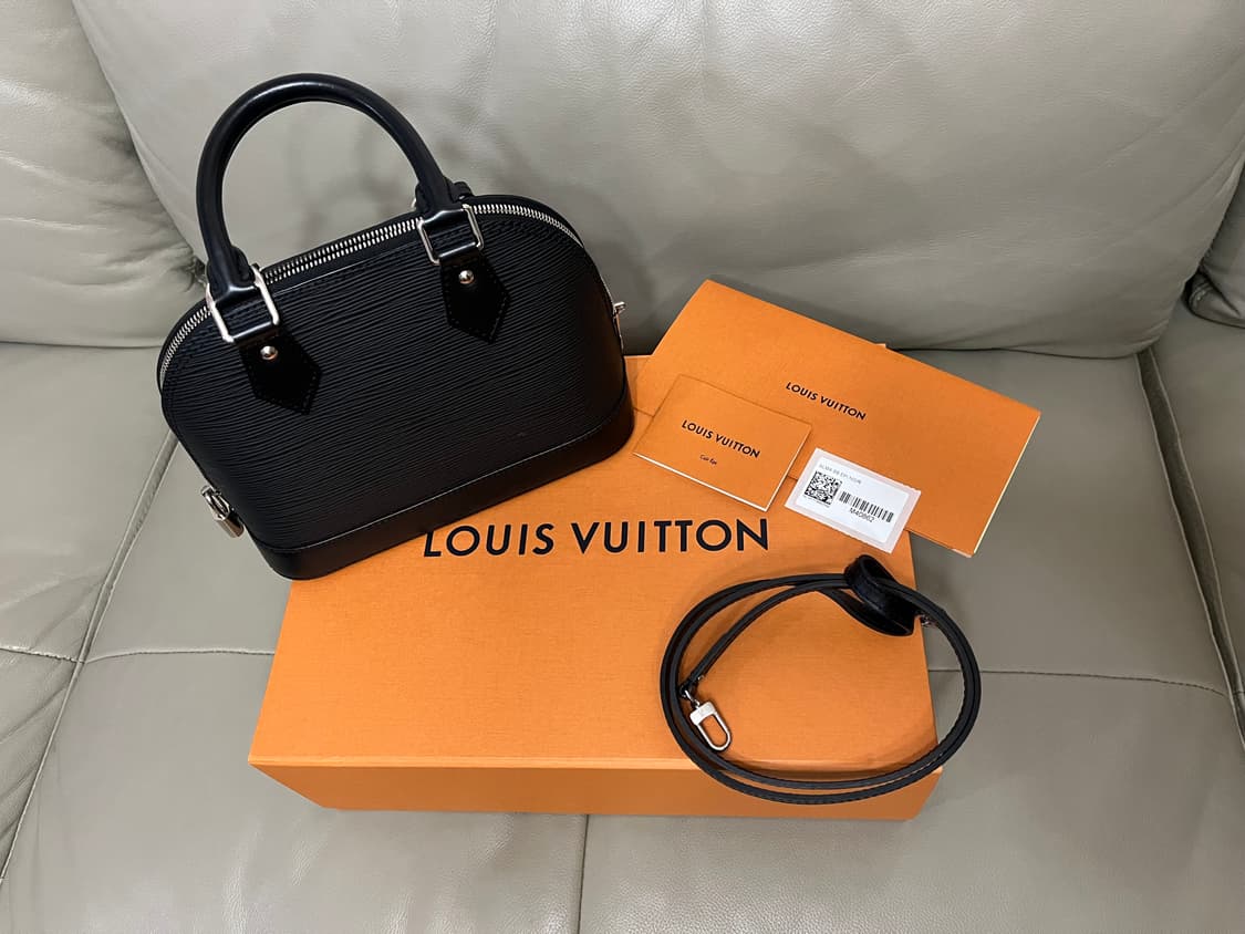 루이비통 알마 BB 에피 블랙 핸드백 상품이미지4