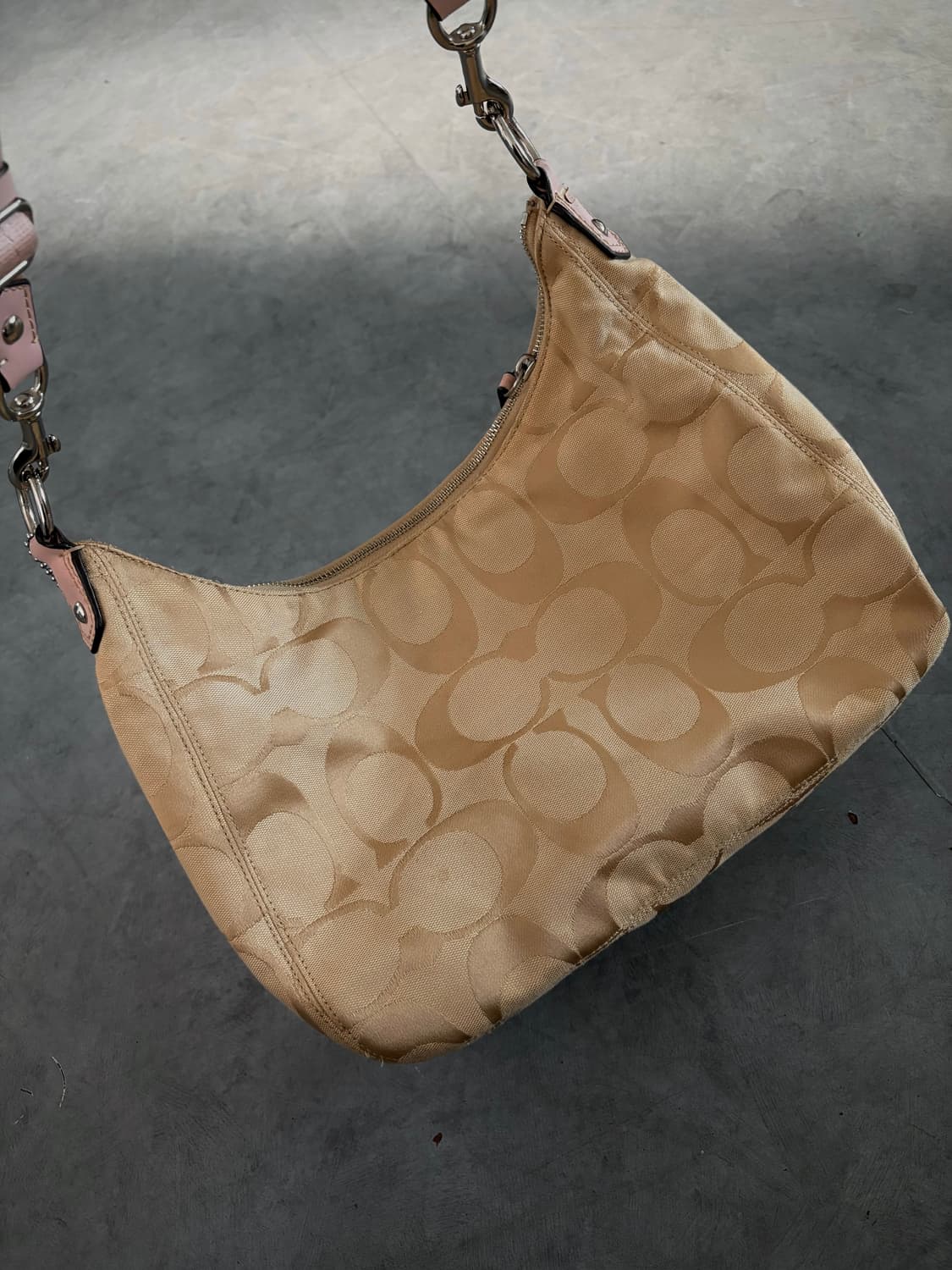 Coach 코치 핑크 베이지 백 상품이미지4