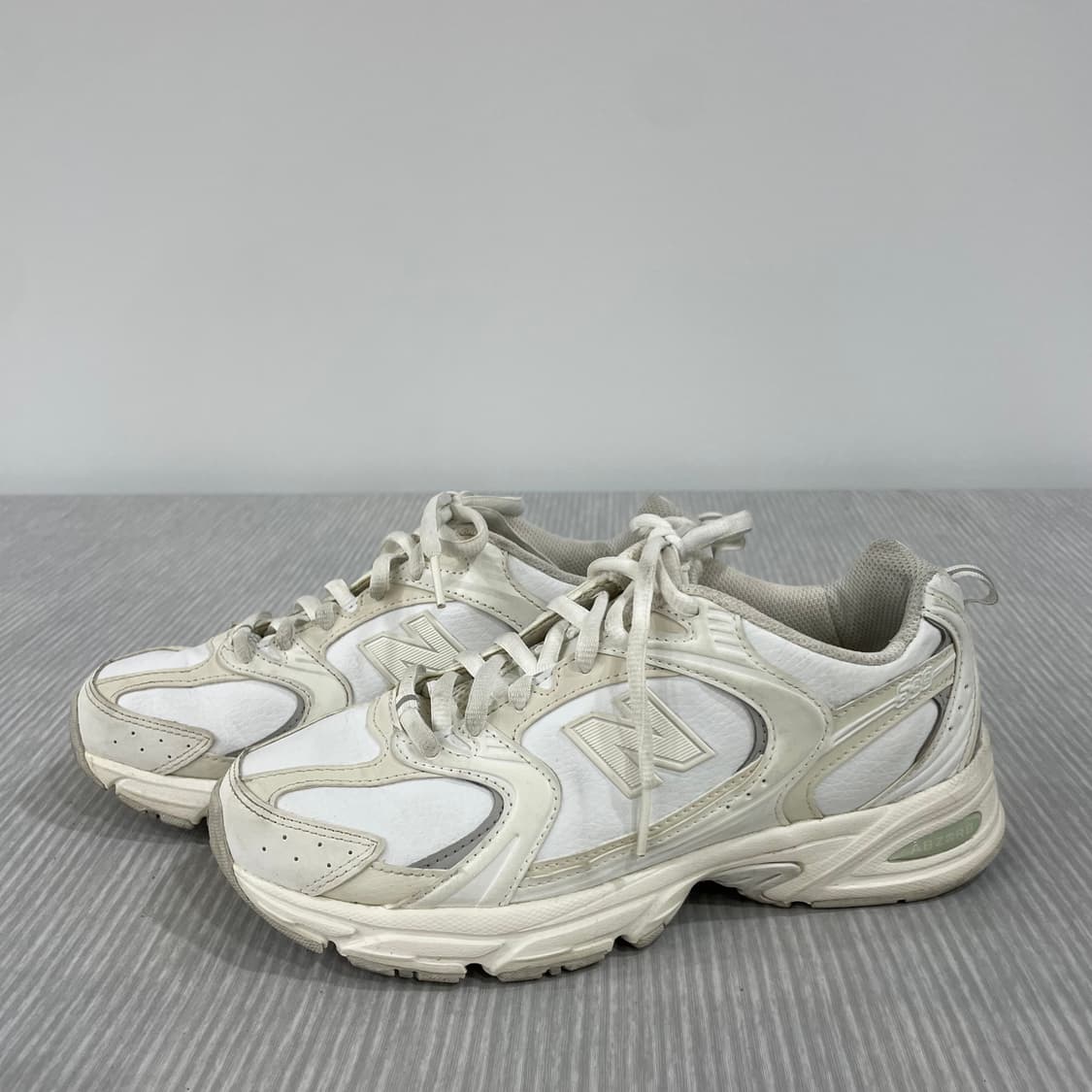 588) 뉴발란스 530 화이트 운동화 240mm 상품이미지3