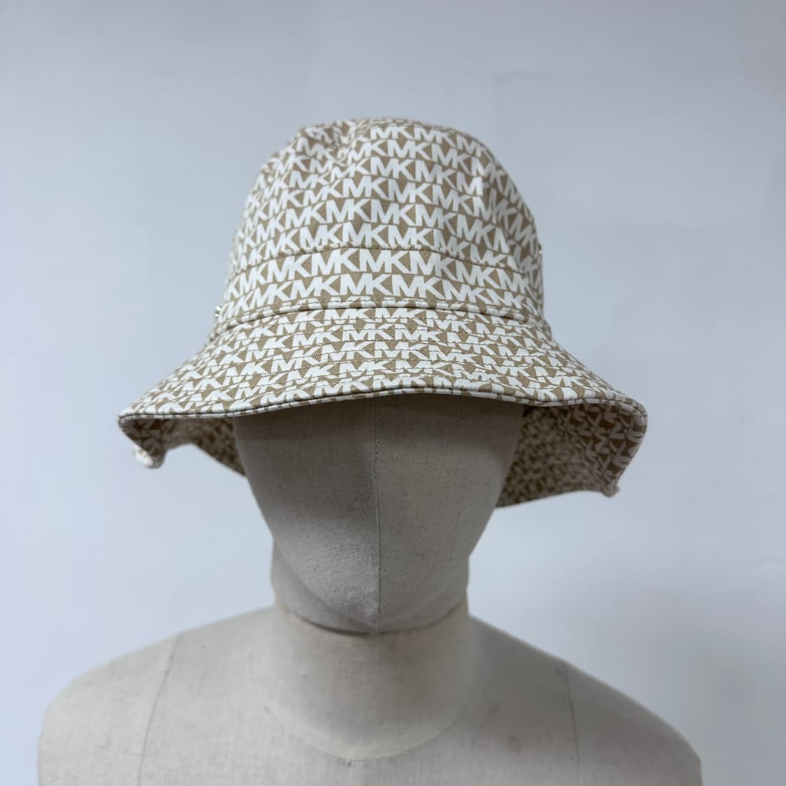 마이클코어스 시그니처 MK로고 여성 버킷햇 벙거지 모자 상품이미지3