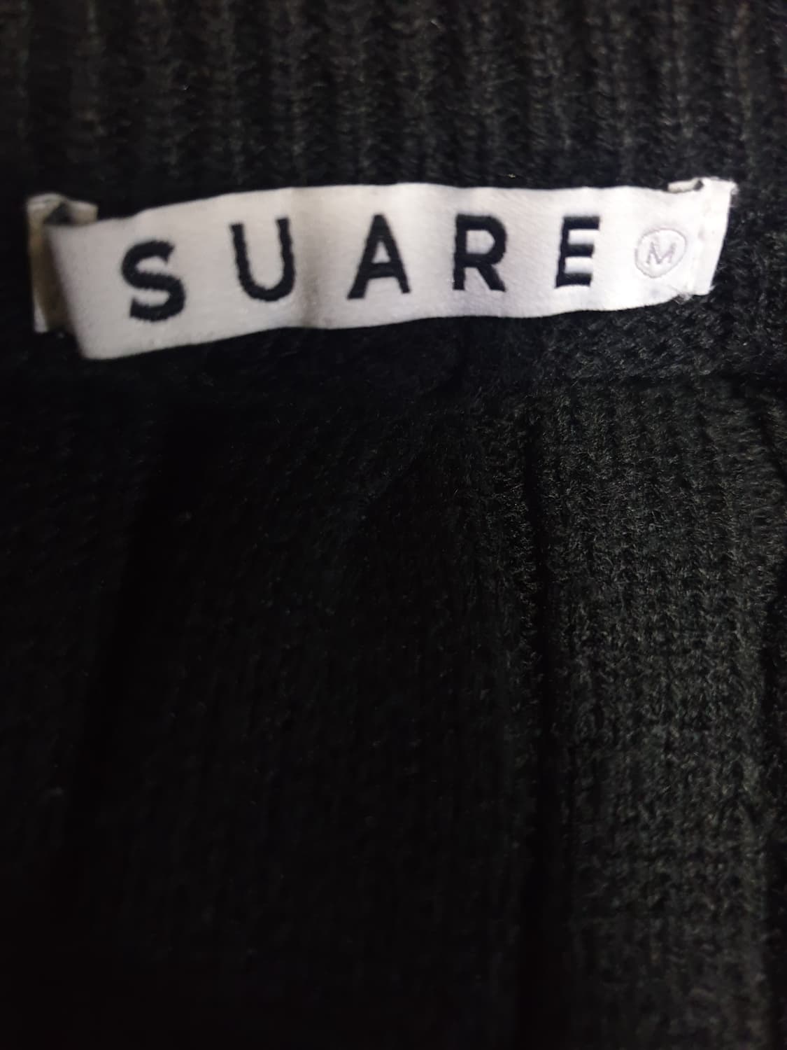 수아레 워셔블 라운드넥 케이블 니트 블랙 (M) 상품이미지3