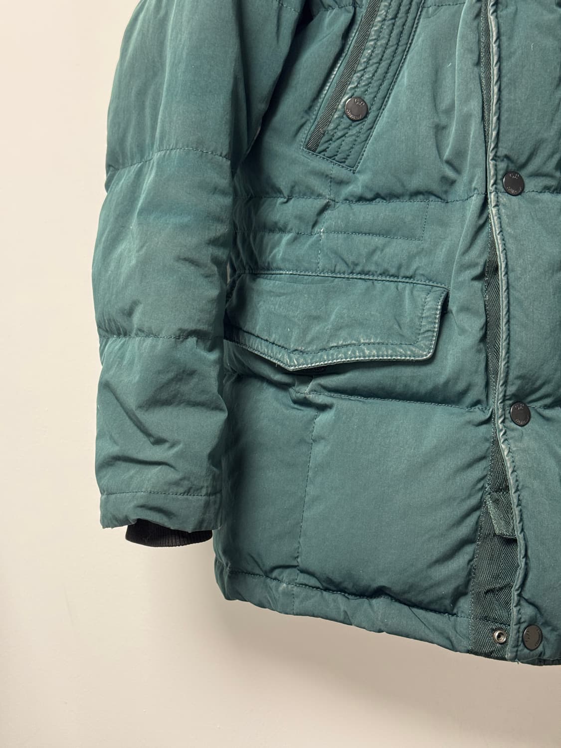 CP컴퍼니 고글 덕다운 패딩 M 상품이미지4