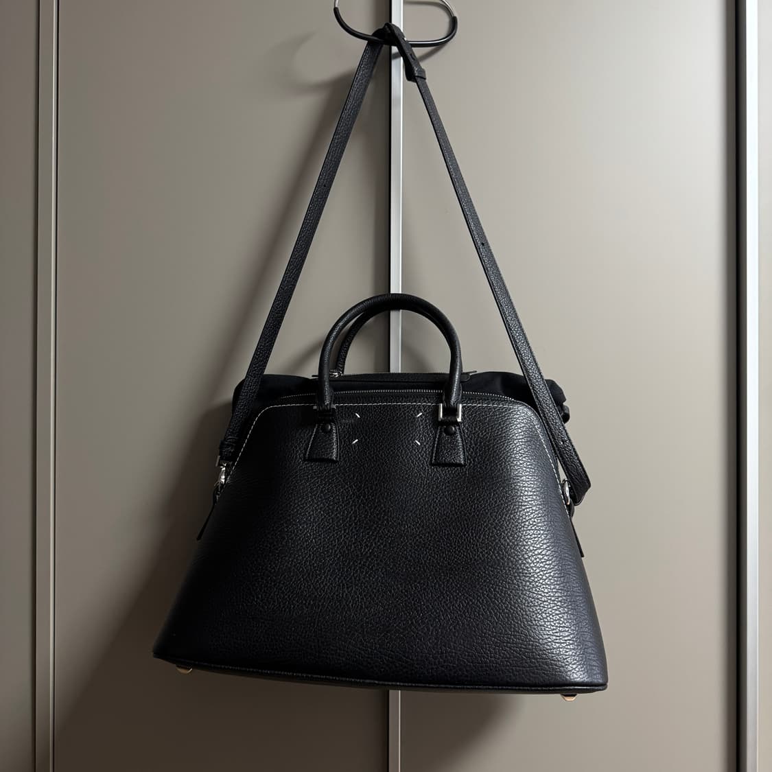 메종 마르지엘라 5AC 클래식 블랙 라지 토트백 상품이미지2