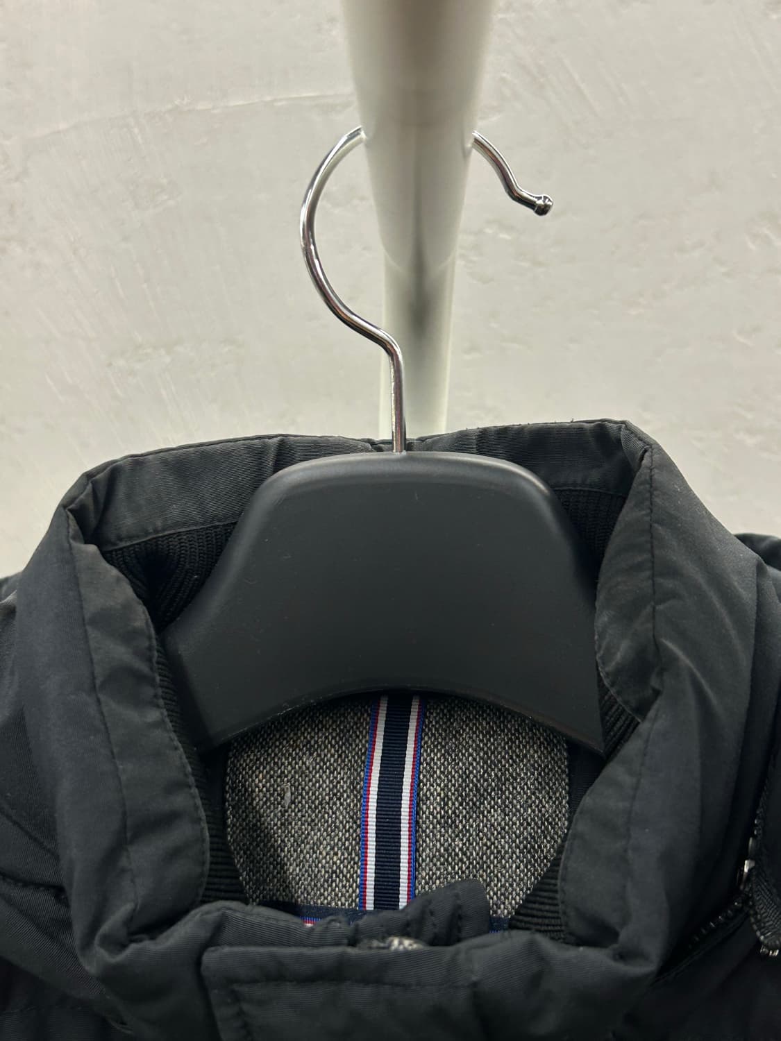 타미힐피거 후드 패딩 조끼 그레이 블랙 상품이미지7