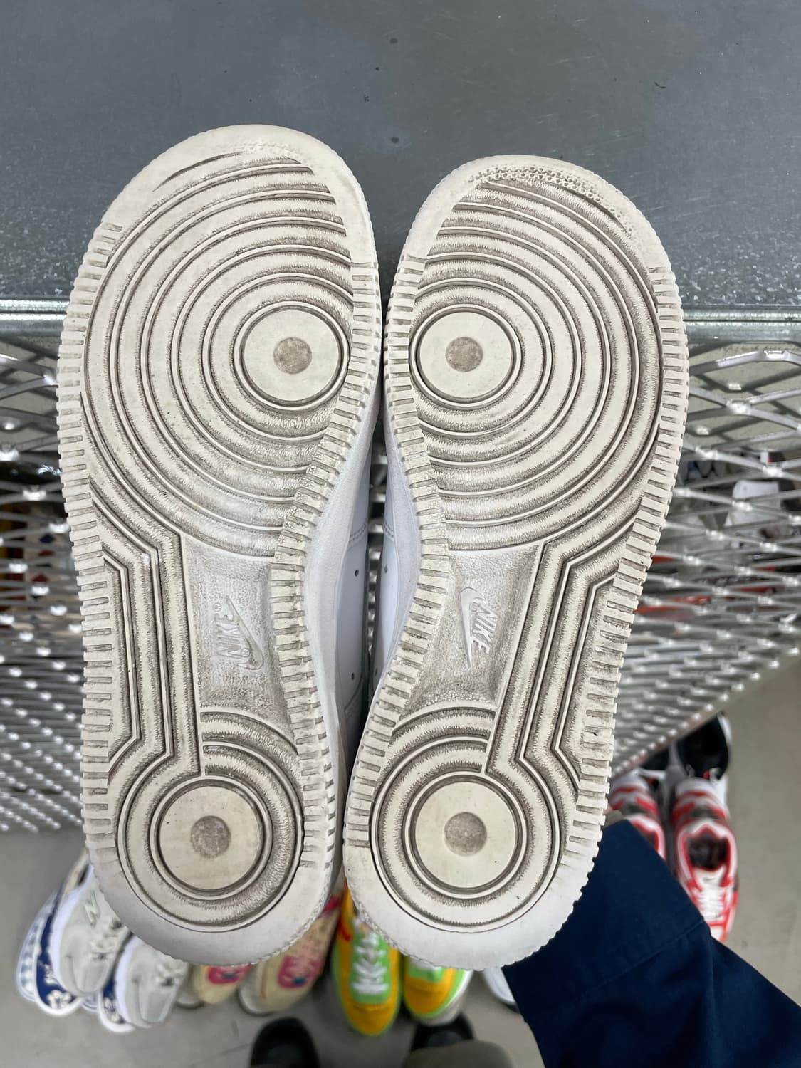 나이키 에어포스 1 로우 화이트 230 상품이미지6