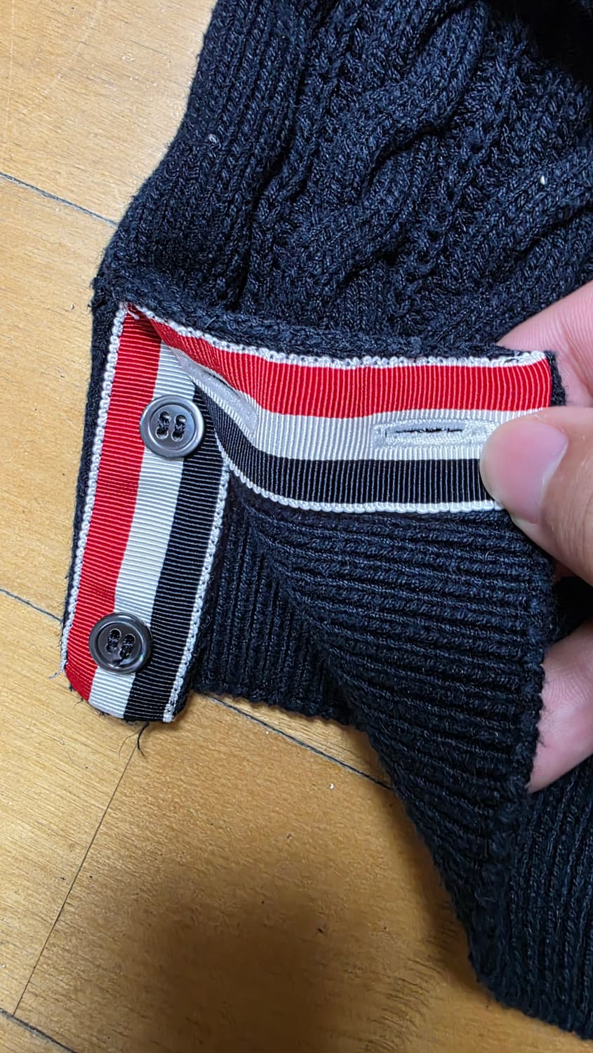 [3,새상품급]톰브라운 케이블 니트 네이비 상품이미지5