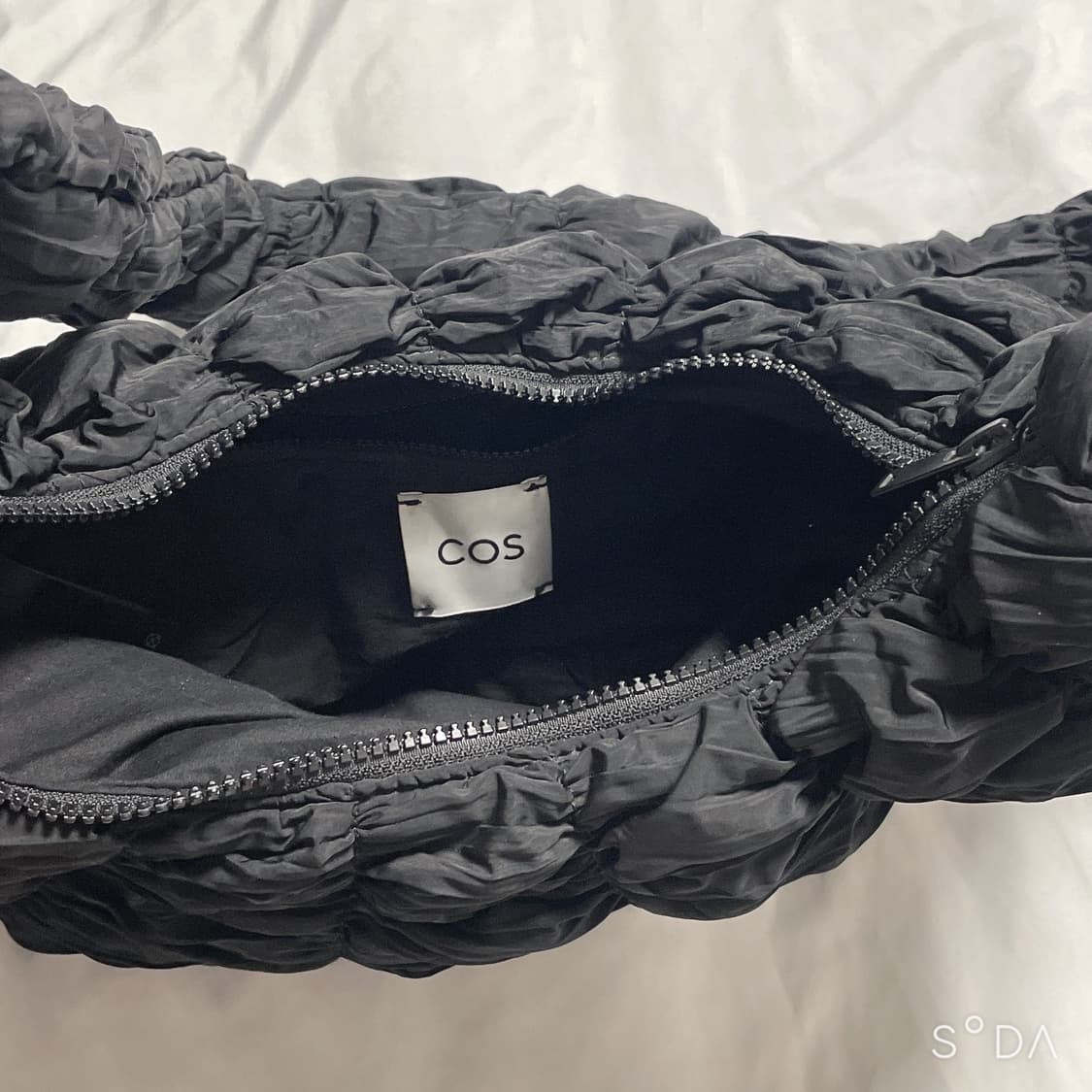 코스 셔링 숄더 크로스백 블랙 상품이미지7